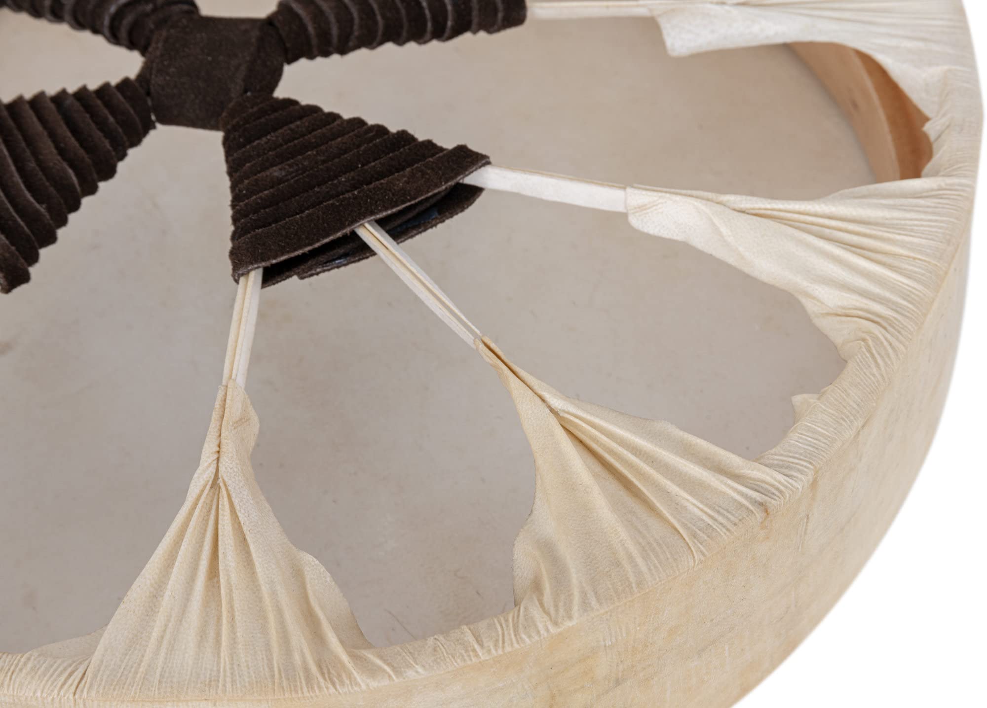 Classic Cantabile SD-16 Tamburo Sciamanico 16" - tamburo a cornice artigianale in frassino con pelle di capra, suono profondo per meditazione, rituali e sonoterapia; incl. mazzuolo. Naturale