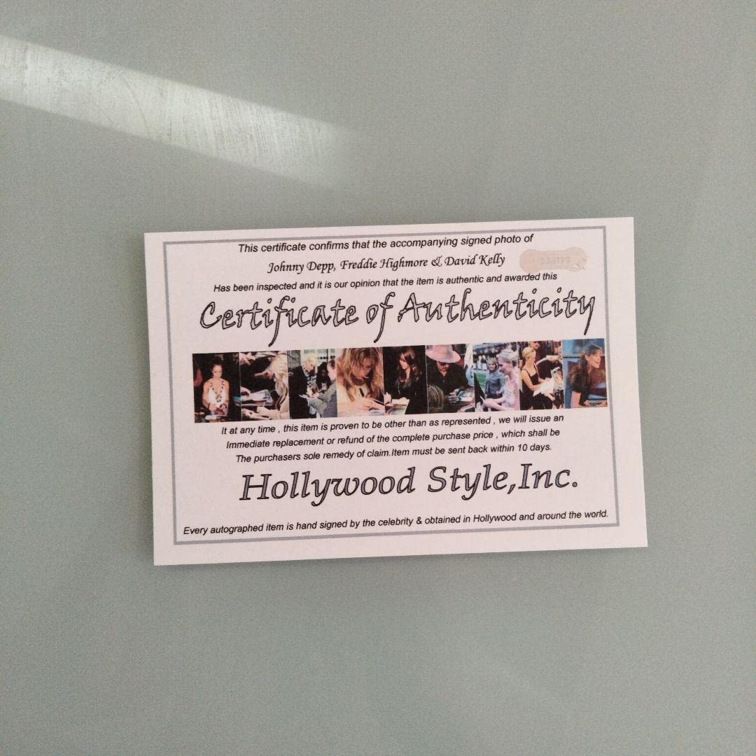 ジョニー・デップとフレディ・ハイモアとデイビット・ケリー直筆サイン入り超大型写真 ジョニー・デップとフレディ・ハイモアとデイビット・ケリー直筆