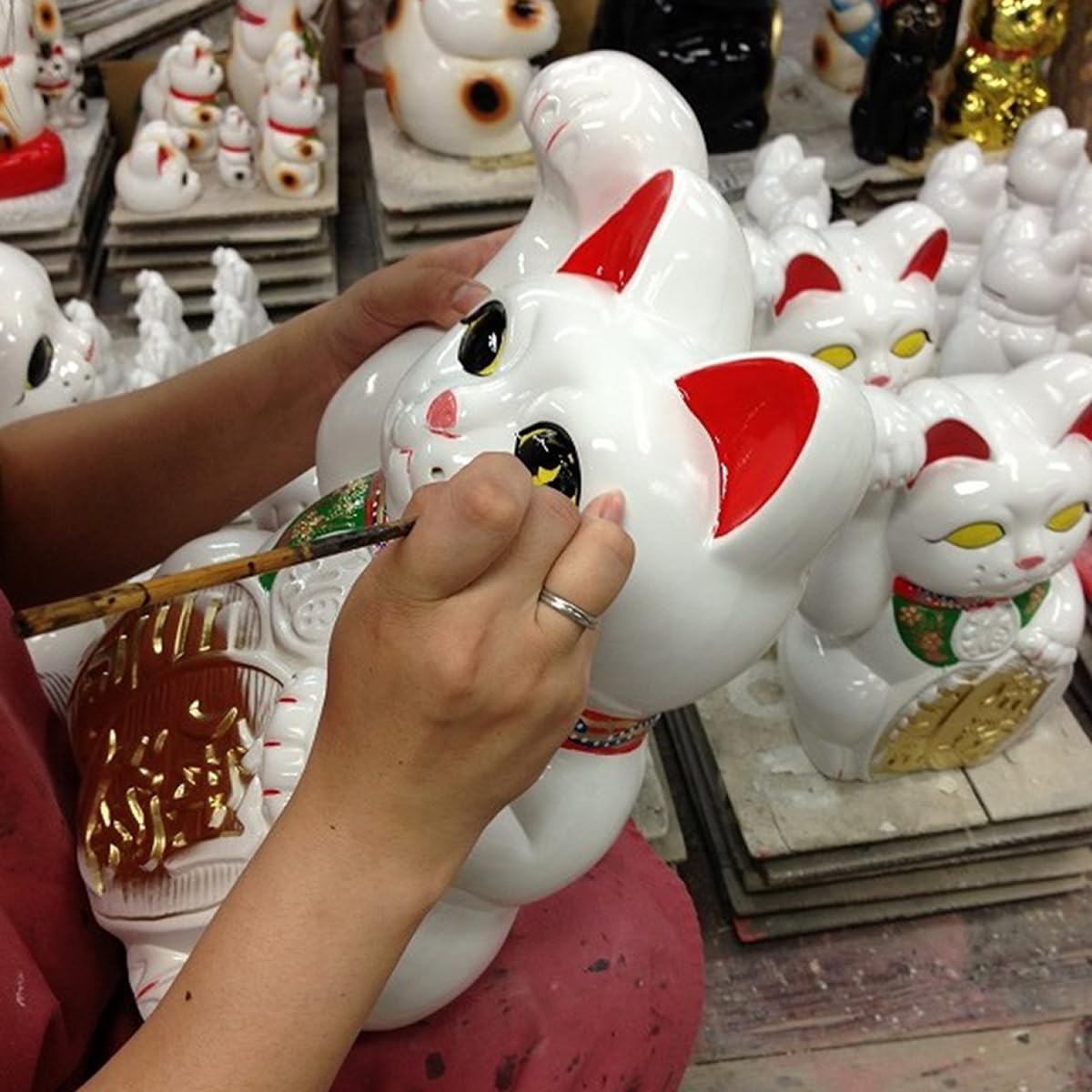 Amazon.com: JAPAN＼MUSEUM Maneki-Neko Beckoning Cat