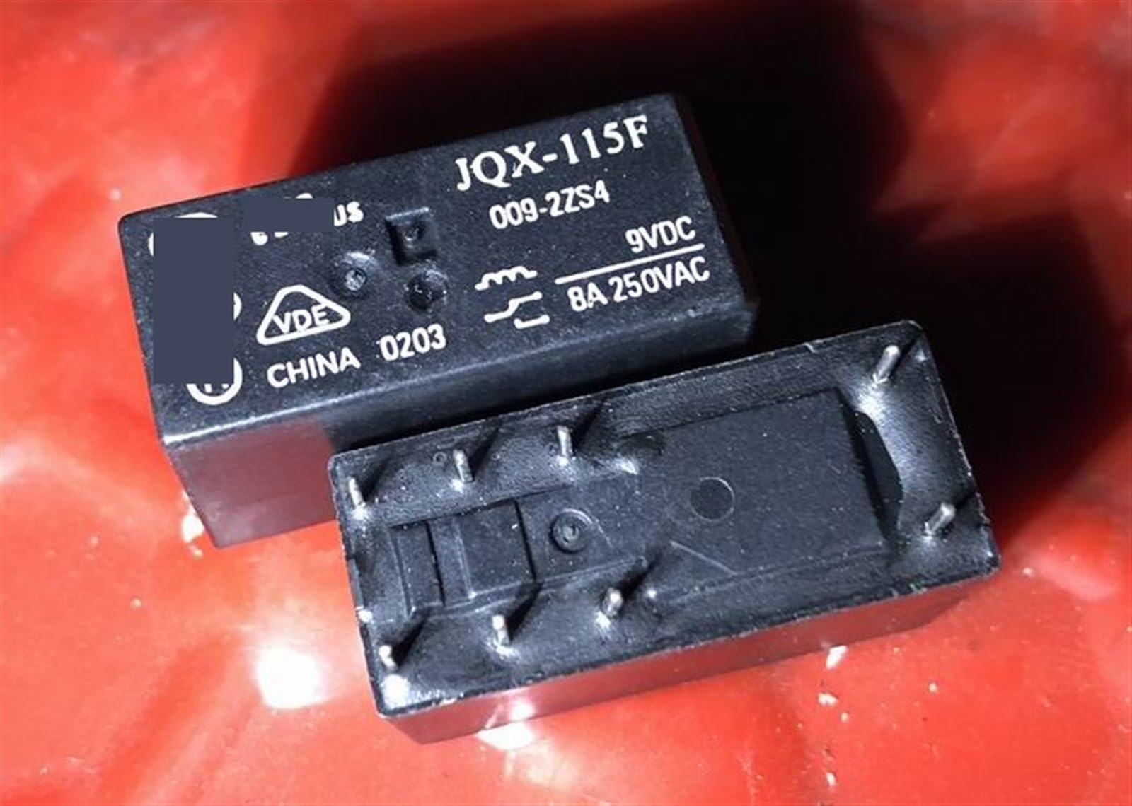 Relais JQX-115F 009-2ZS4 pour stopper les surcharges de courant sur vos circuits 8A