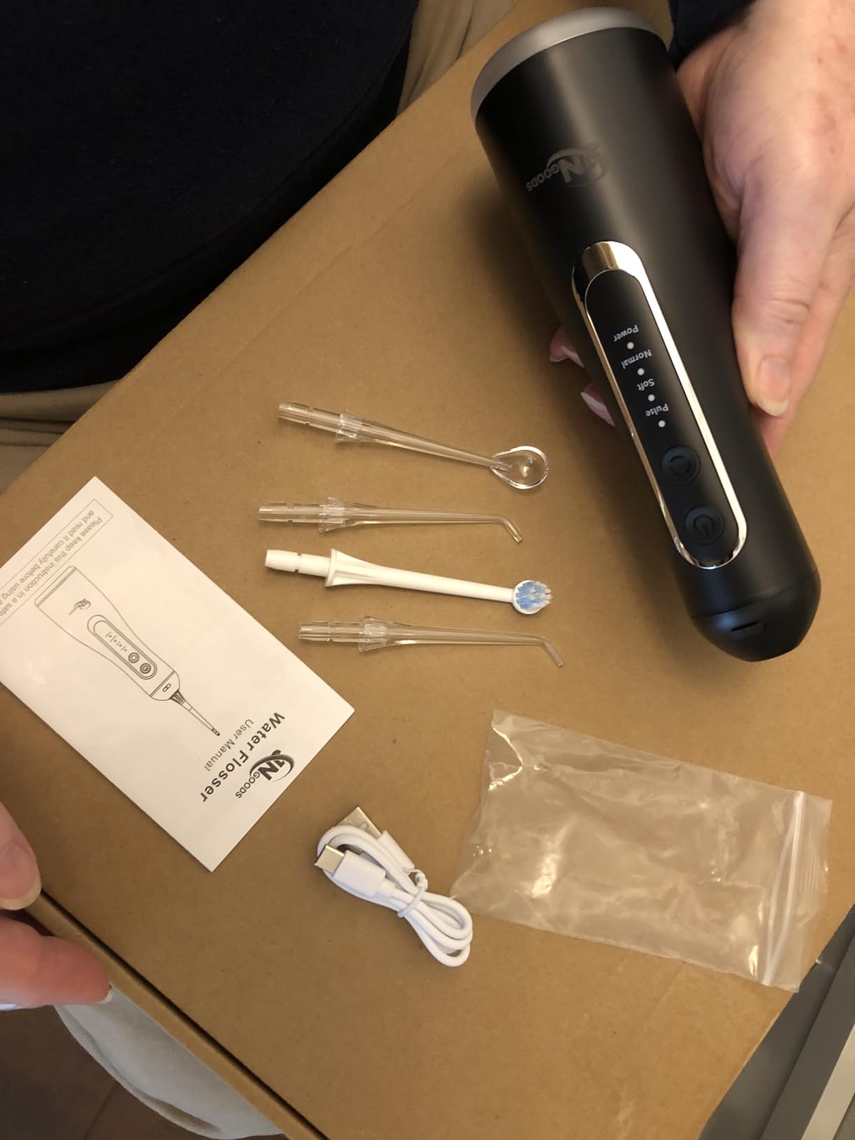 Irrigador dental portátil