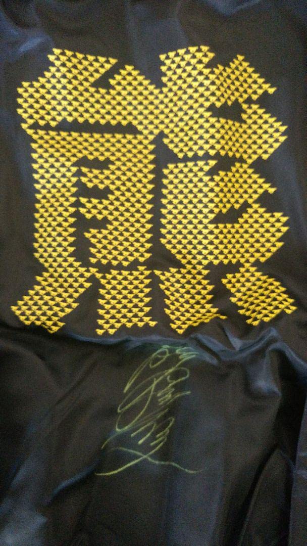 Amazon.co.jp: ◎熊沢重文騎手 通算600勝達成記念ジャンパー サイン 