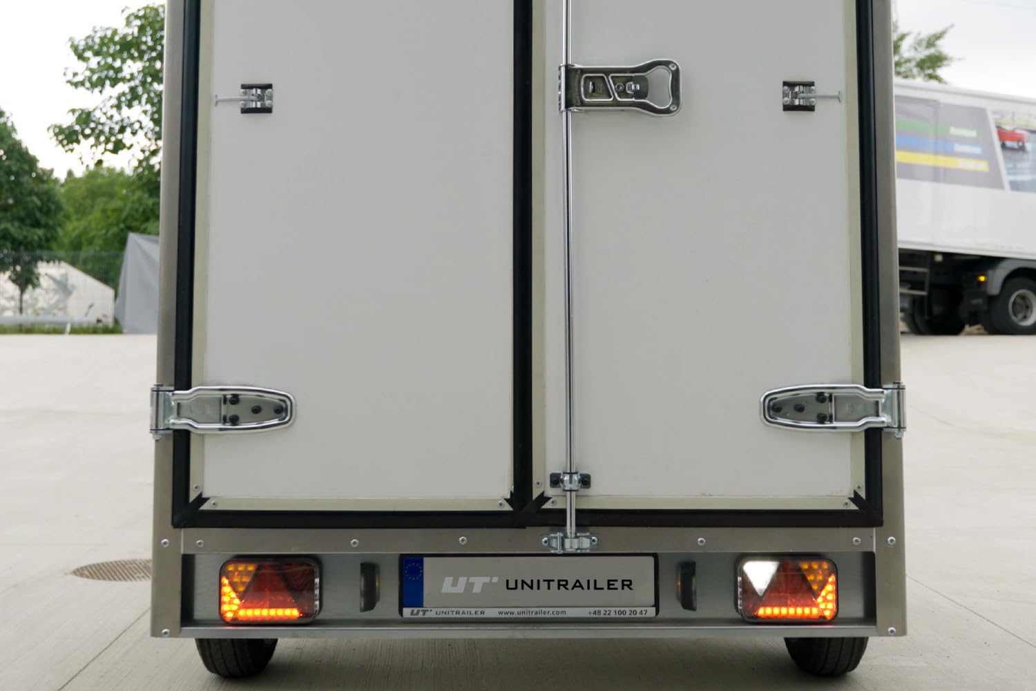 Fristom LED Rückleuchten Set FT-270 12V für Anhänger Links rechts | Hermetische 12 V Anhängerbeleuchtung mit 5-Pin Bajonett. Ideal für leichte PKW-Anhänger, Busse und Landmaschinen.