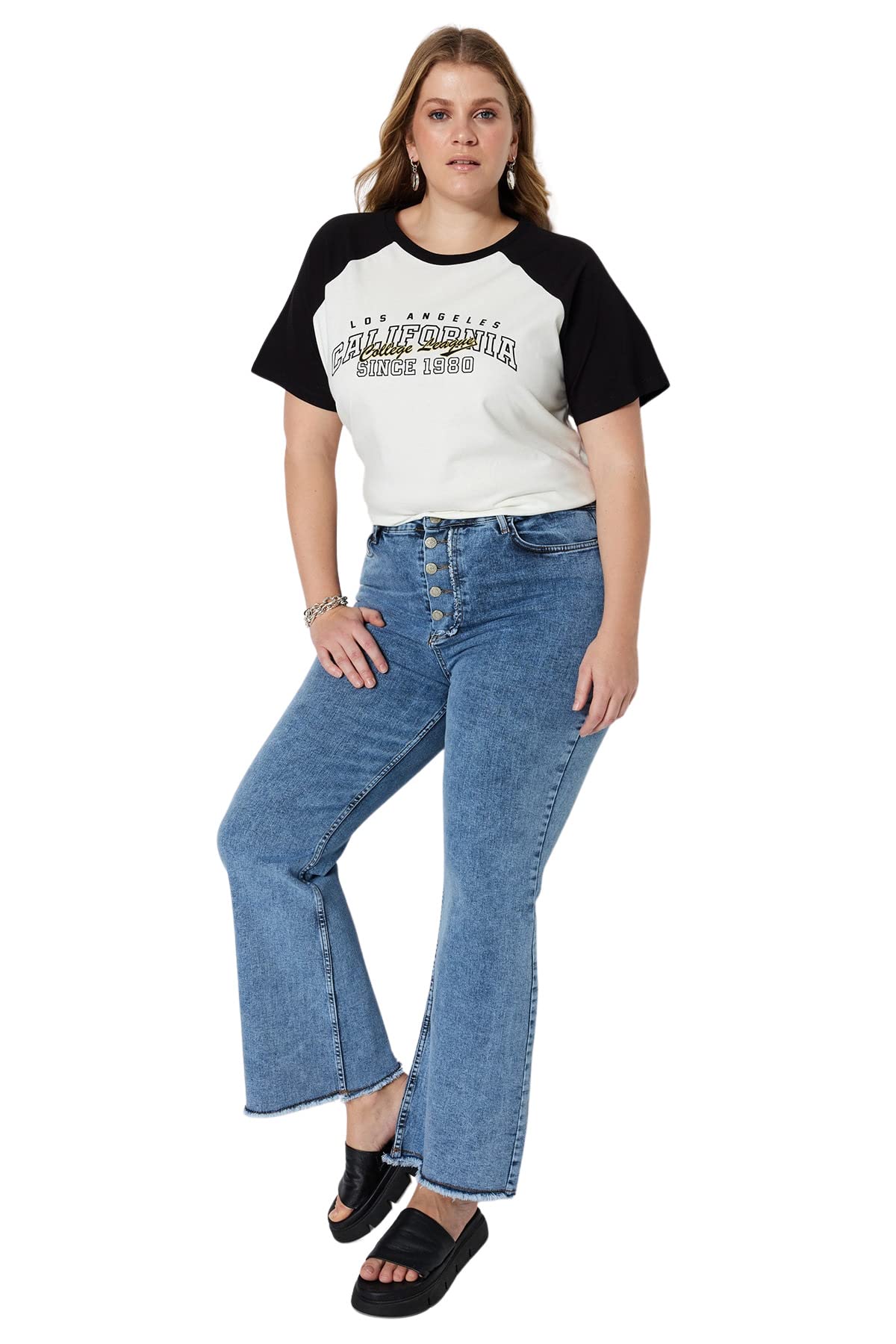 Trendyol Damen Regular Basic Rundhals Strick Übergröße T-Shirt, Natur, XX-Large Plus