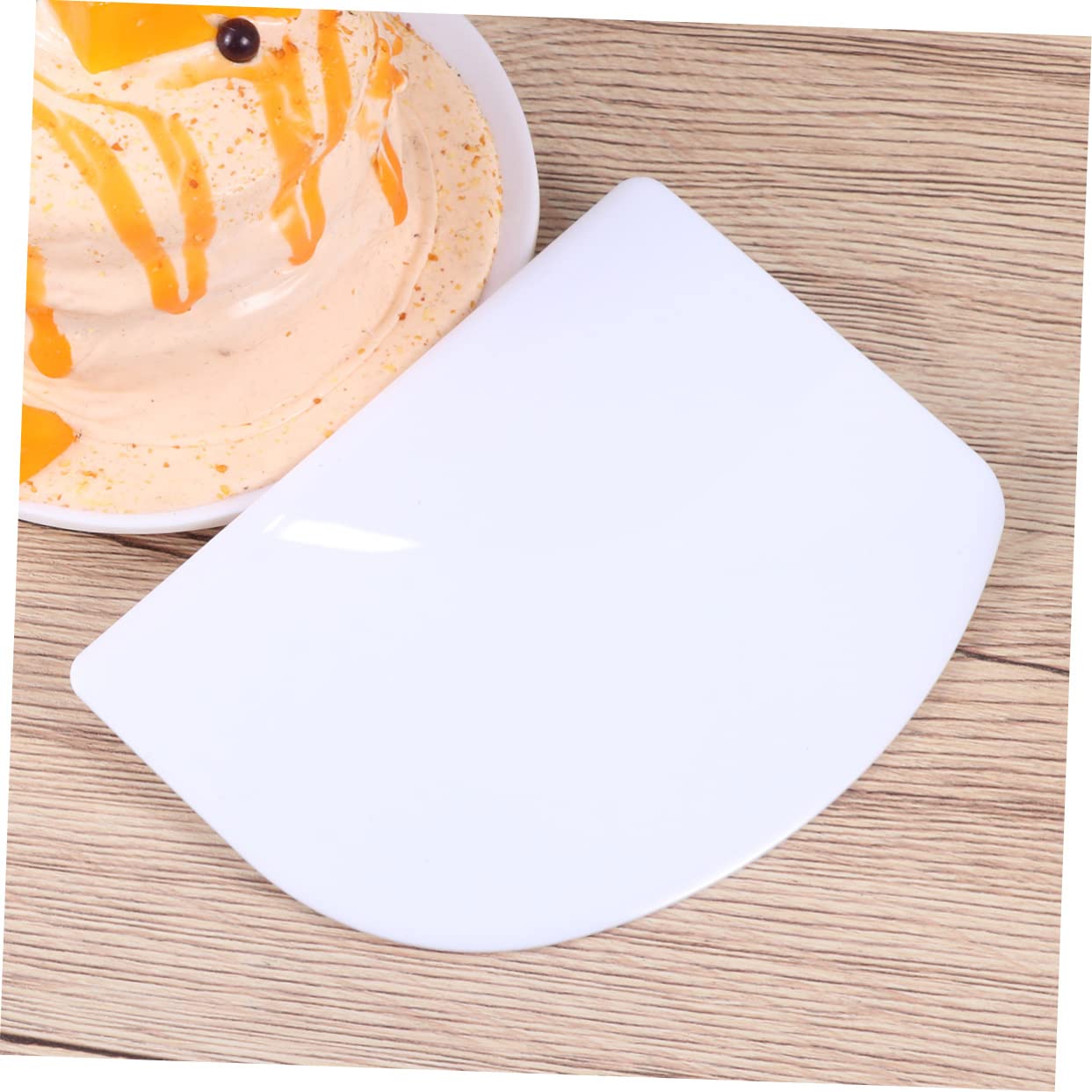 BEBEMOKO 4pcs White Cream Scraper Versatile Kitchen Gadget for Baking Cake Decorating Cutting Essential Tools for Home Bakers Professional Shops