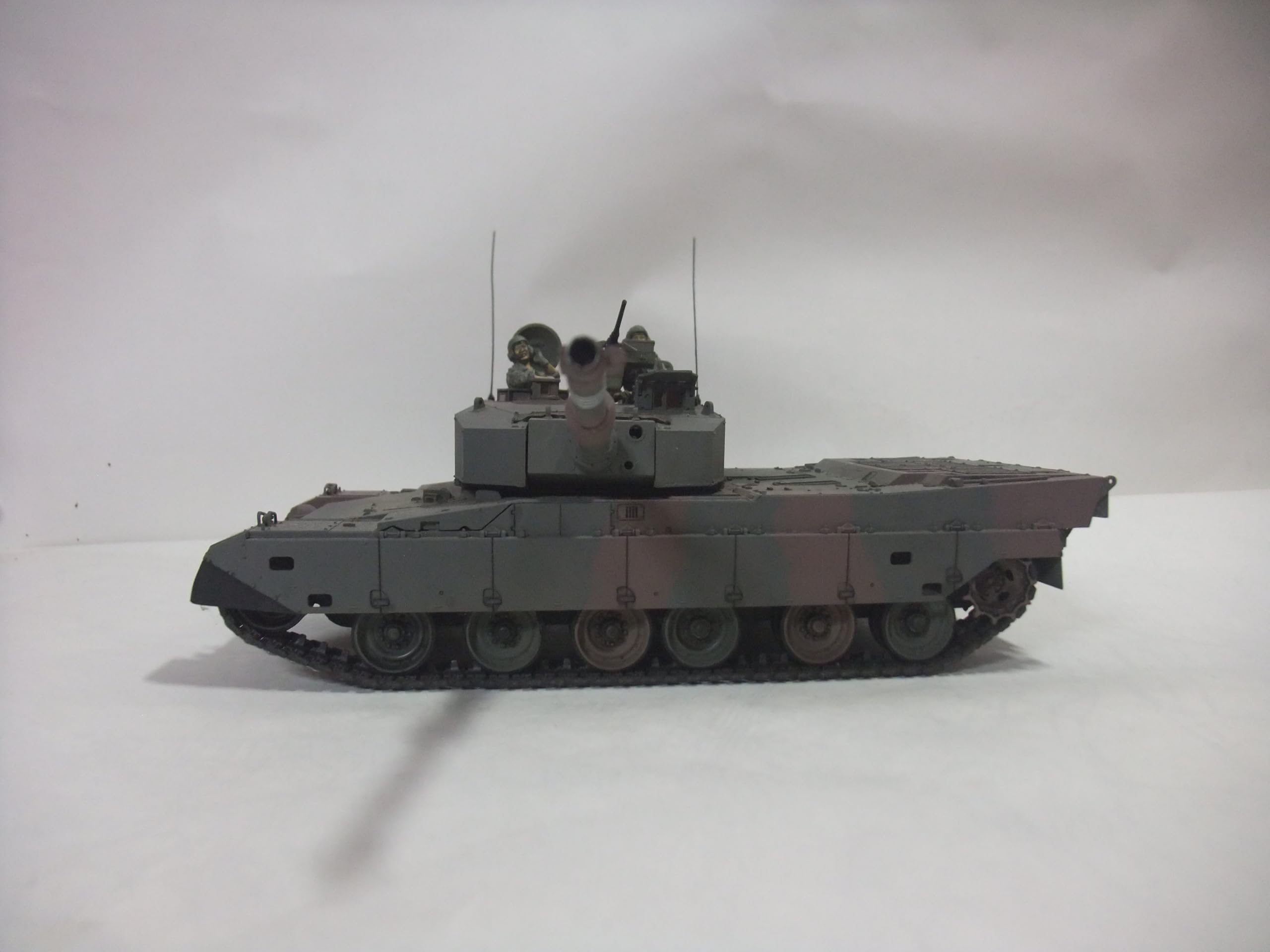 自衛隊グッズ「陸上幕僚監部」 90式戦車 ミリタリー ライター 模型