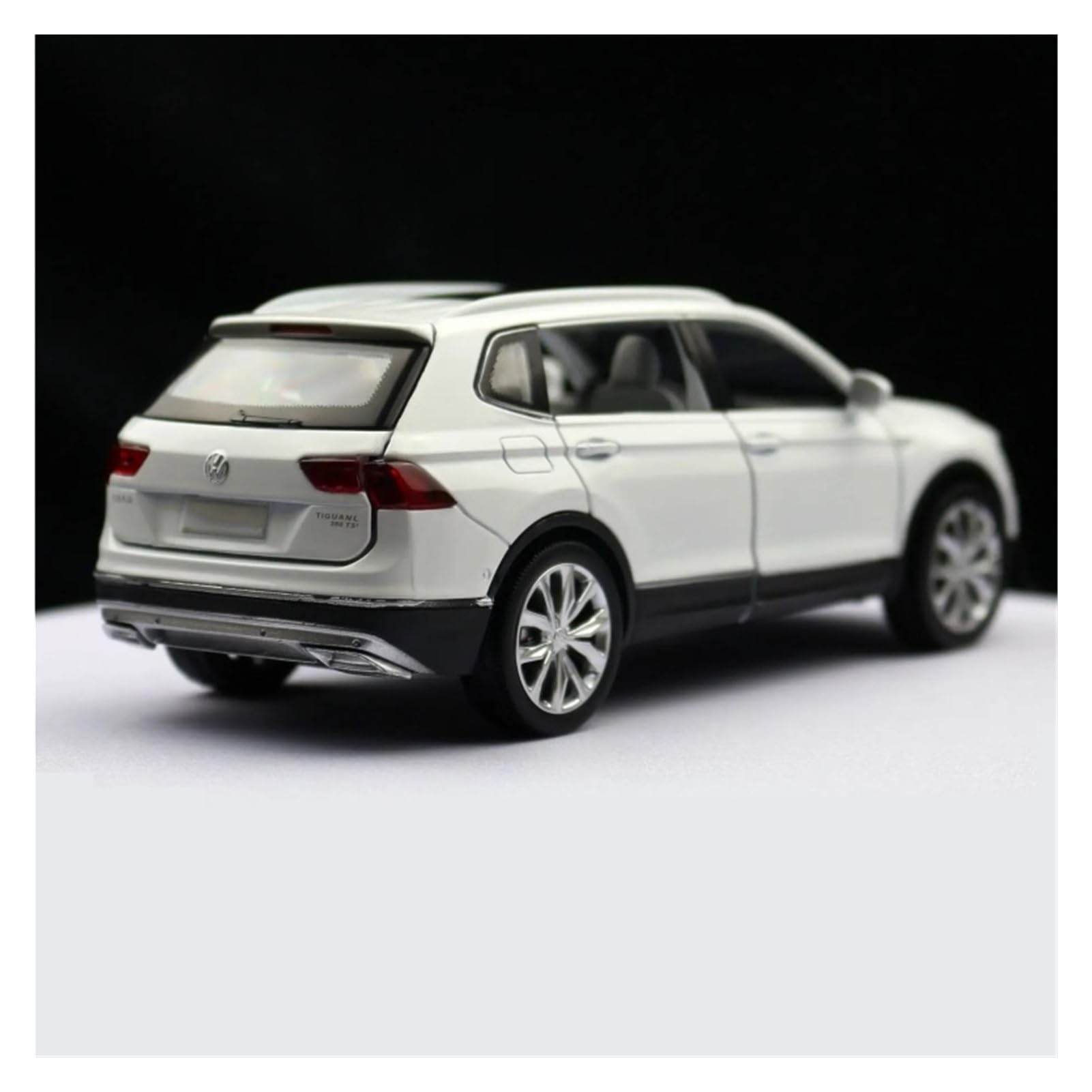 Maßstab 1/32 für Tiguan L SUV, Druckgusslegierung, Miniatur-Auto-Modell, Sammlerstück, Souvenir, geeignet für Dekoration, Schwarz