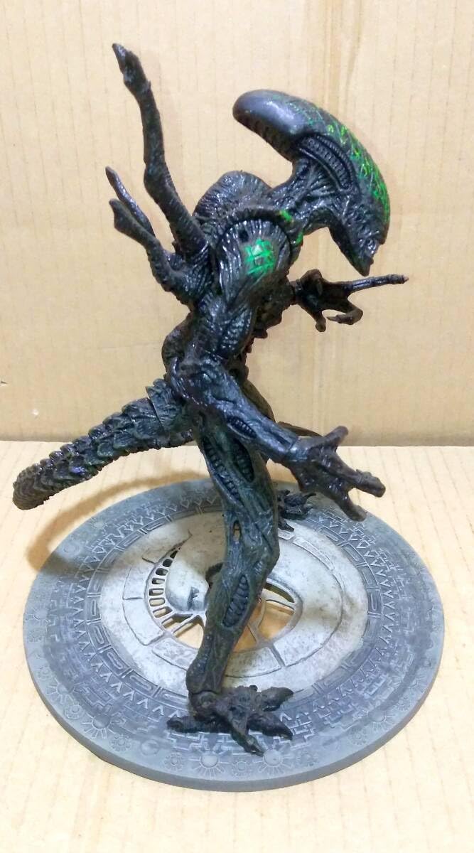 Amazon.co.jp: McFarlane Toys マクファーレン 『AVP エイリアン
