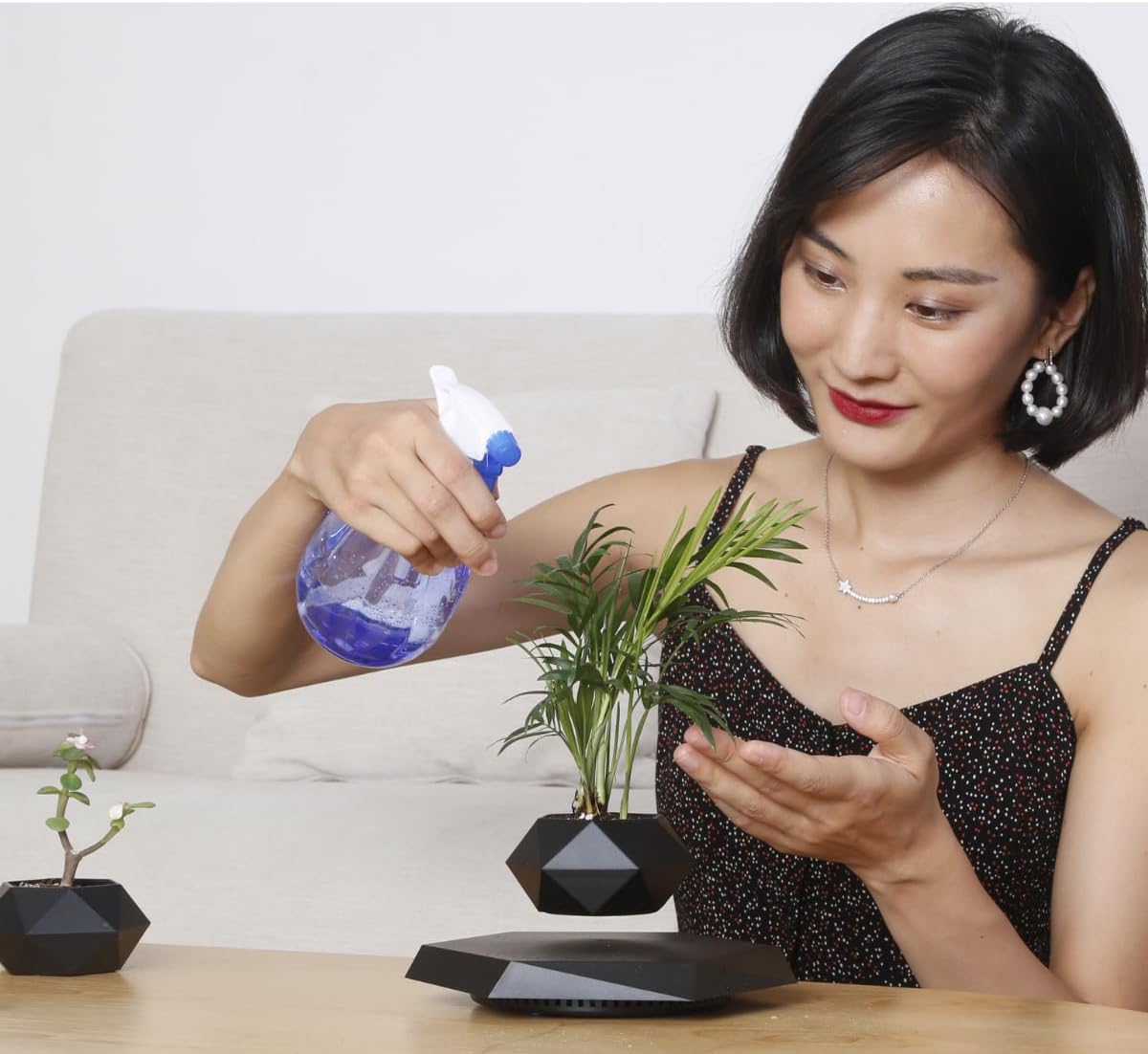 MOOCCI Levitating Plant Pot Floating Plant Potted Plant, Air Bonsai and Artificial Plants, Home Office Desk Decor, Gift for Easter, Mother's, Father's Day（Black