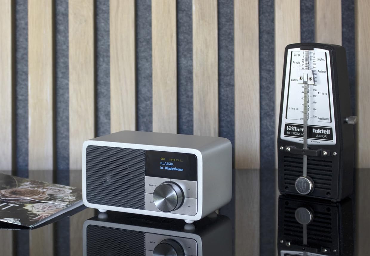 Kathrein DAB+ 1 Mini I DAB Plus Radio mit Akku I Digitalradio DAB+ & UKW mit Bluetooth, Aux 3,5mm I Küchenradio, Badradio I Tragbares Radio als Lautsprecher für Streaming I Retrodesign in Silber