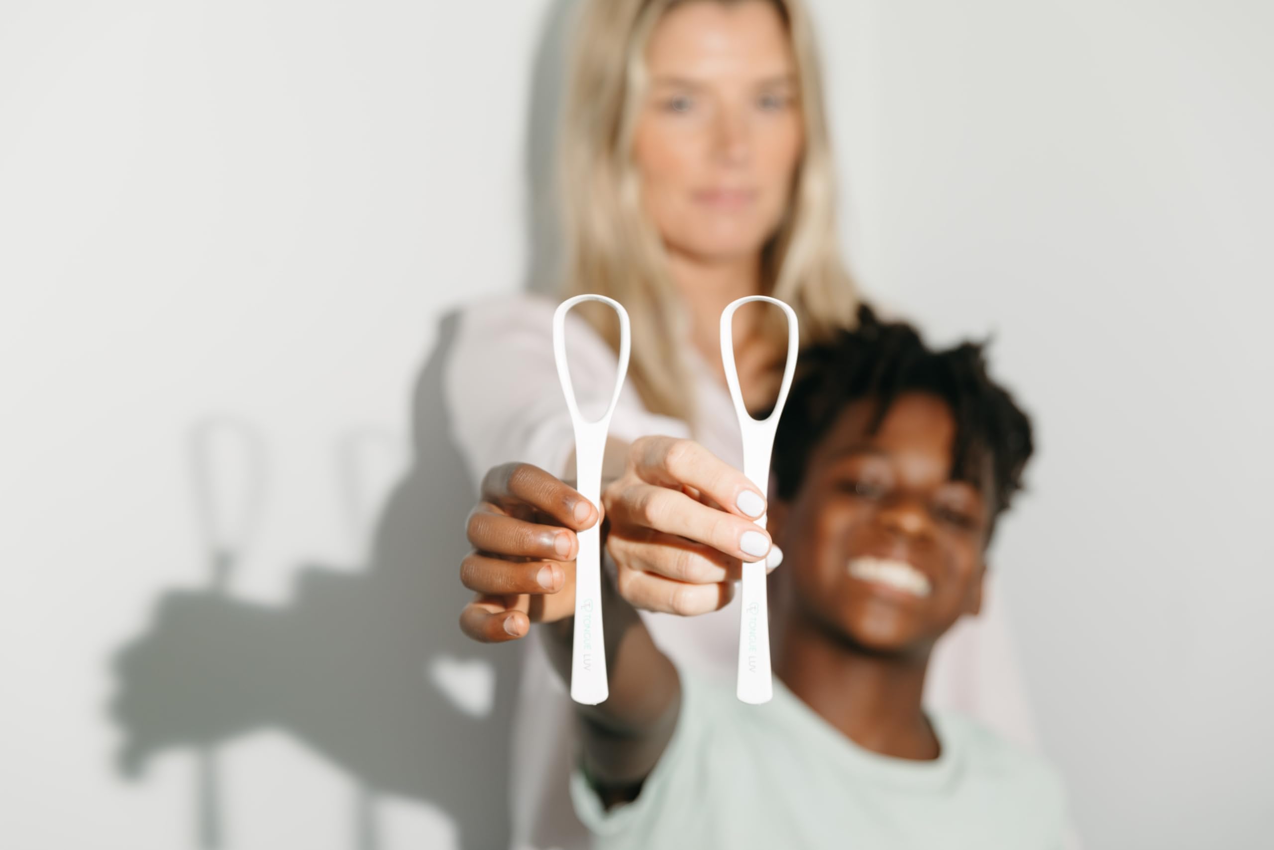 Ergonomischer Zungenschaber - Zahnarzt entwickelter Zungenreiniger für Erwachsene - Sanfter Stylischer Zungenreiniger für Mundpflege, Zahnhygiene - Groß