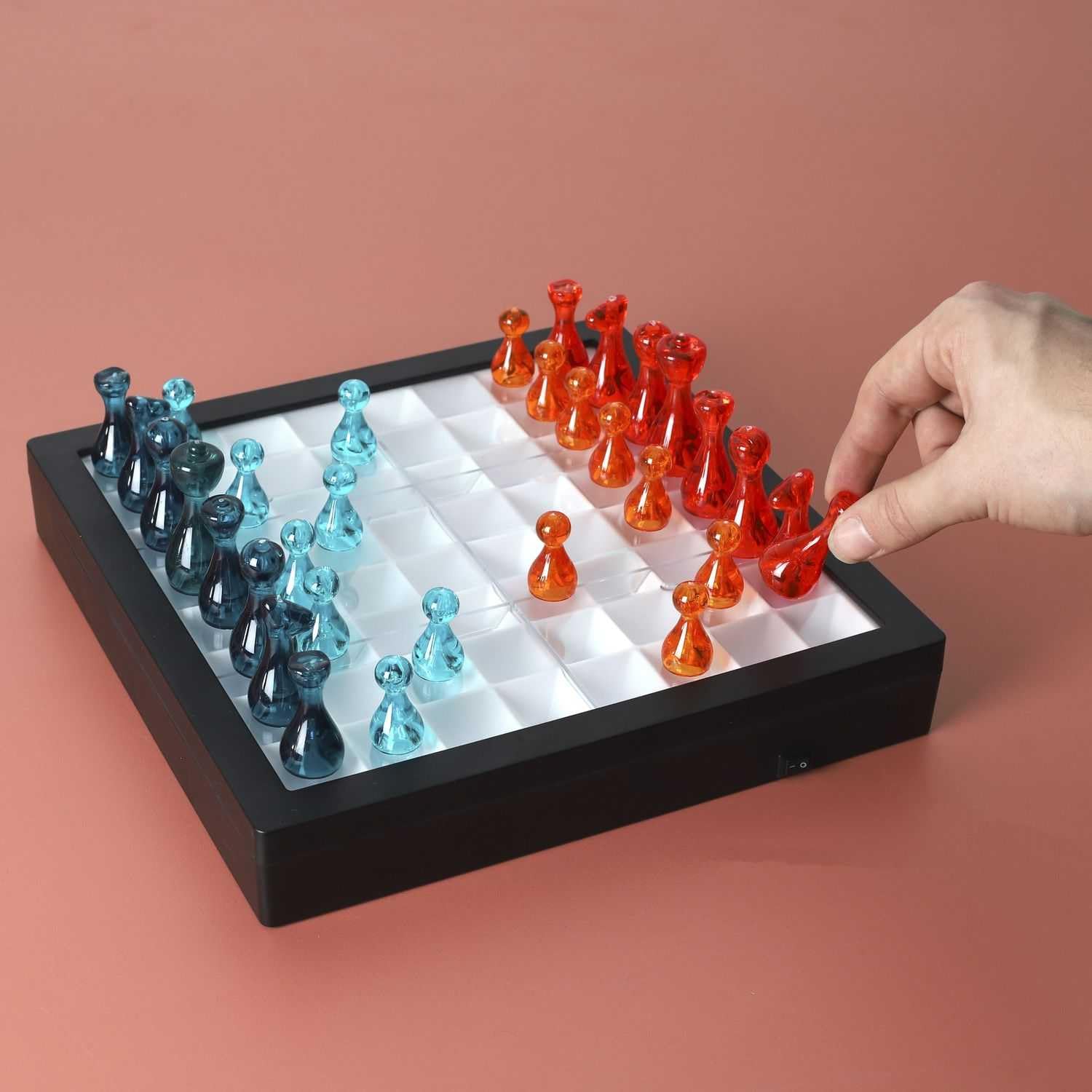 MISTER GADGET Jeu d'Échecs Transparent LED Échiquier Lumineux Multicolore | Plastique PS, jeu d'échecs transparent LED, échiquier lumineux, pièces noires bleues et blanches, soirées, multicolore