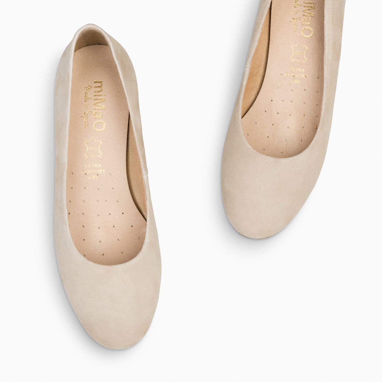 miMaO. Zapatos con Puntera Redonda y Ancha de Ante. Plantilla de Gel Acolchada. Hecho en España