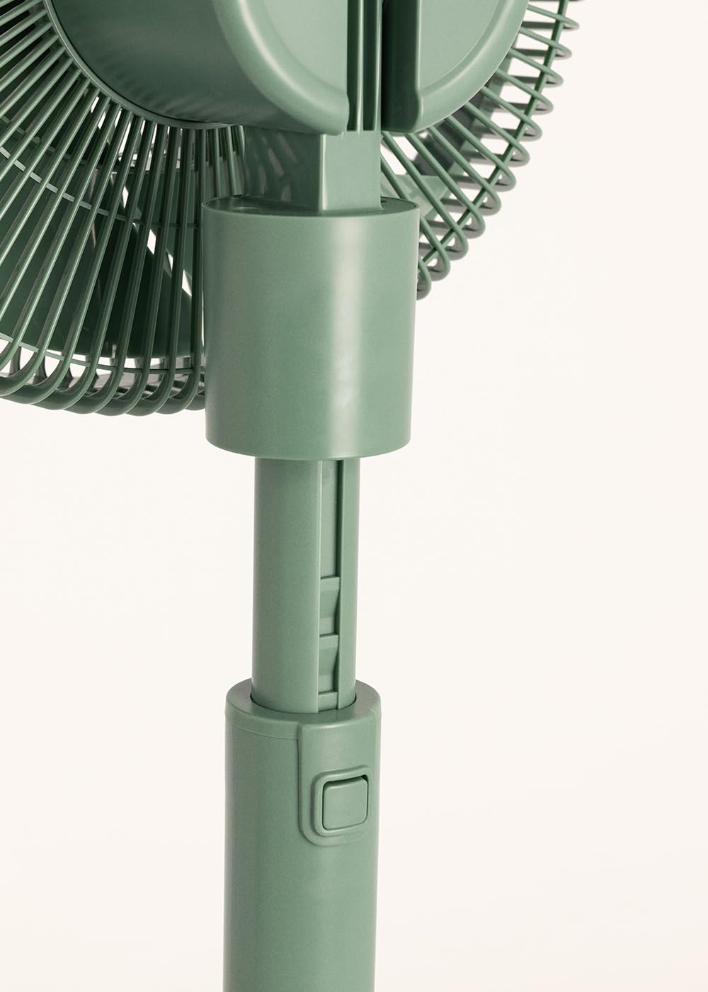 CREATE / AIR STAND 3D / Ventilador de pie con oscilación 3D ultrasilencioso verde sage/Cobertura de aire 3D, altura regulable, 12 velocidades, base antideslizante, 30W
