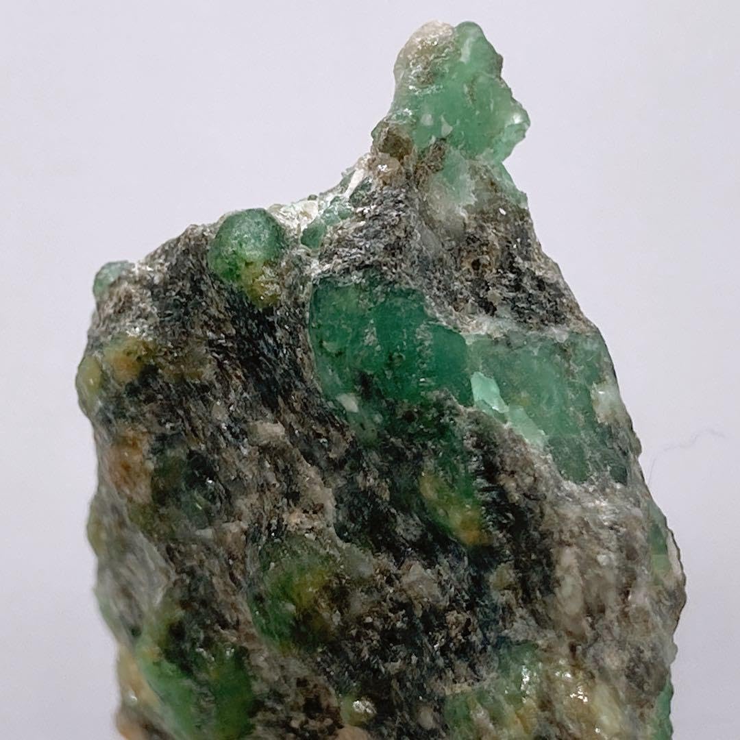 Amazon.co.jp: エメラルド 原石 鉱物標本 738 : おもちゃ