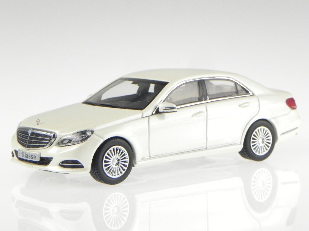 Mercedes W212 E Class Elegance 2013 White Model Car Iscale 1: 43