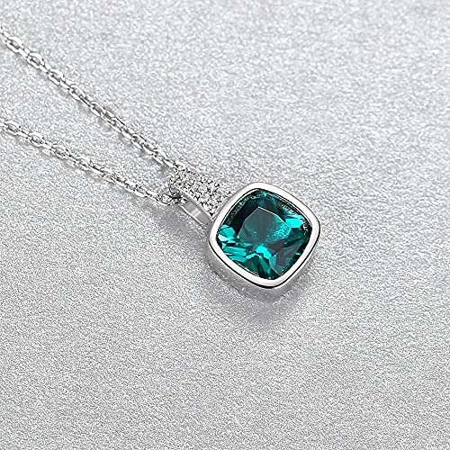 Collier Pendentif Carré Minimaliste, le Cadeau Idéal pour Elle
