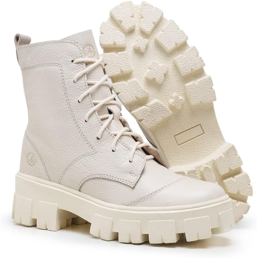 Coturno Feminino em Couro Premium, Bota Tratorada com Cadarço e Zíper Lateral, Solado Robusto