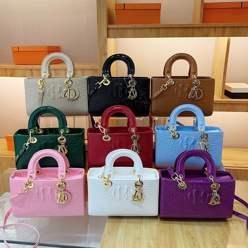 The light luxury retro style crocodile patterned handbag belongs to the elegant and exquisite style of women's bags