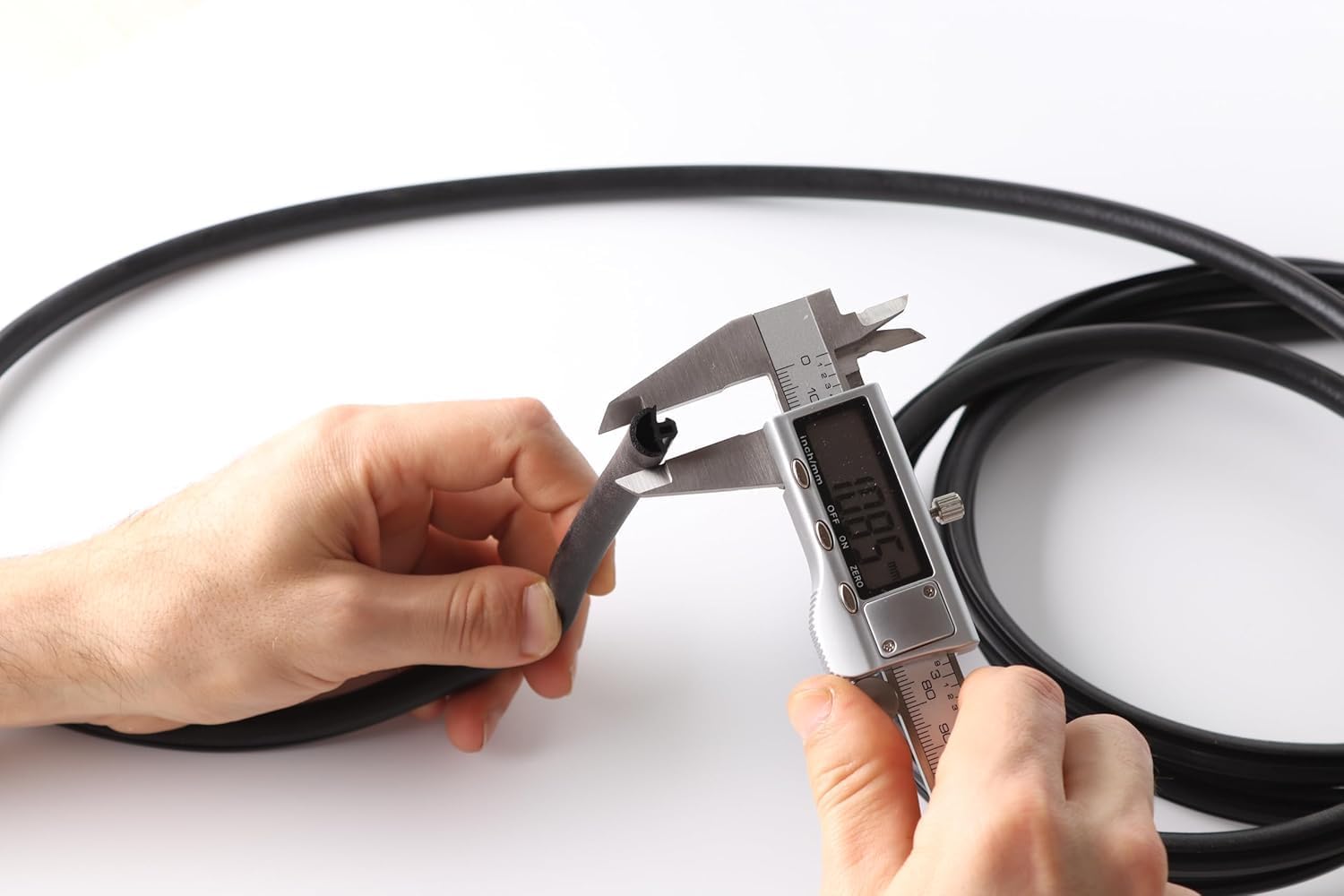 Sunroof Glass Weatherstrip Seal Rubber XJ X350 / 358 Compatible with Jaguar XF 2009-2015 All S-Type OEM : XR841581 '' Dimensions 118 inc '' (12707)