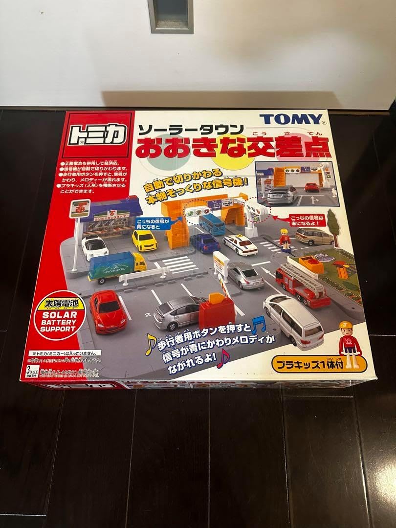 送料無料】トミカ トミカタウン ソーラータウン 大きな交差点
