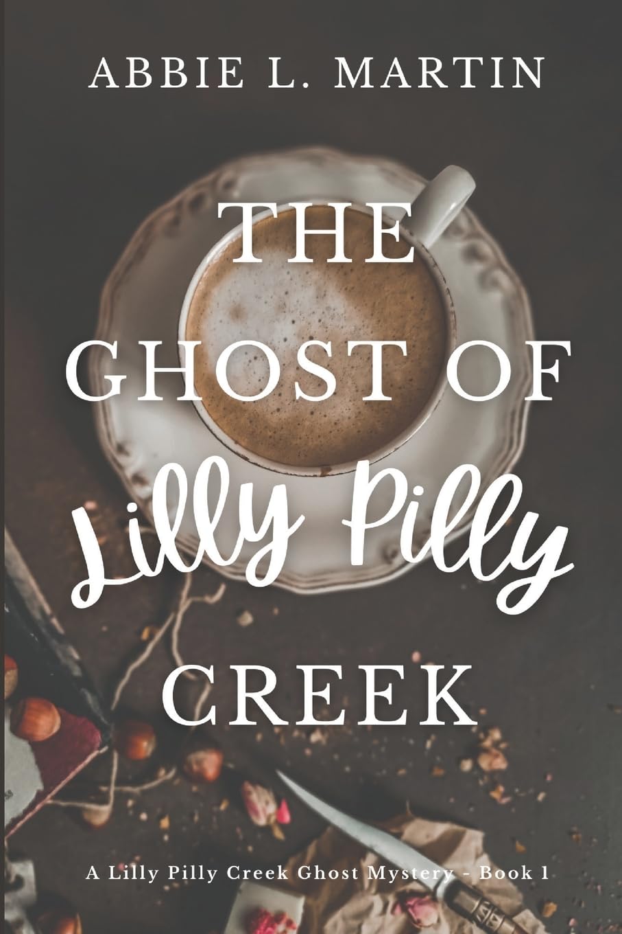 The Ghost of Lilly Pilly Creek: Book 1 - A Lilly Pilly Creek Ghost Mystery: Cozy ghost mystery amateur sleuth