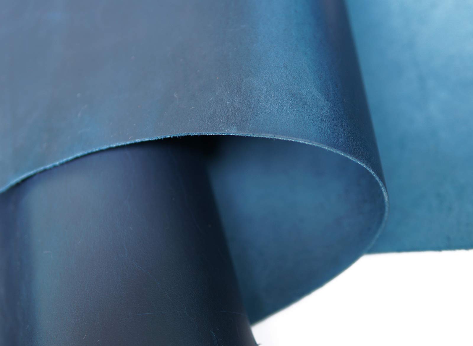 QINGMAI, Cuir de vachette pour couture artisanale, pièce de cuir rectangulaire, 1,8-2,0 mm d'épaisseur, cuir de vachette, artisanat, accessoires en cuir, etc. (bleu, 30,5 cm x 61 cm)
