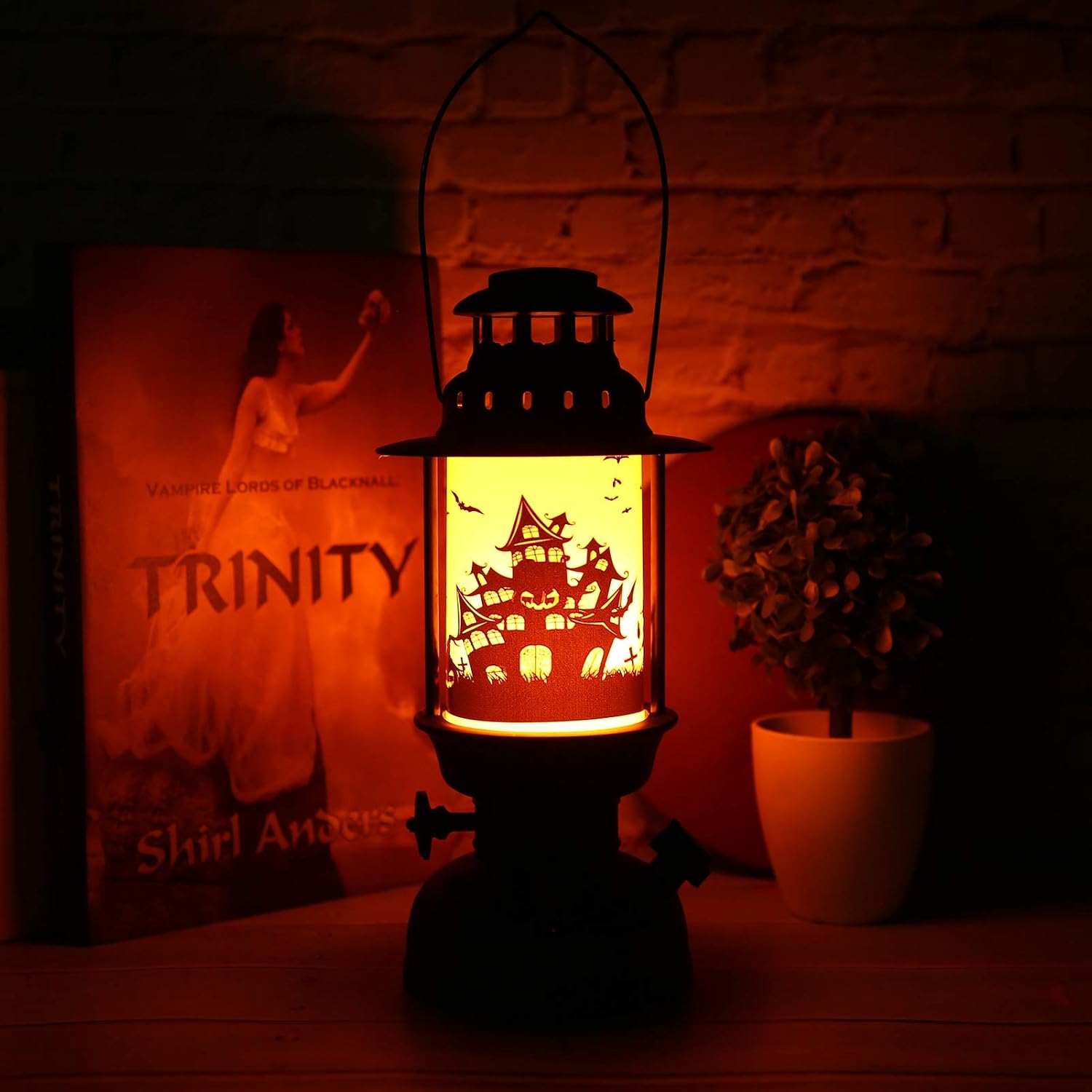 plplaaoo Halloween Lantern,Battery Operated Lantern,Halloween Lanterns Outdoor,Vintage Halloween Lantern Decorative Light,Handheld Halloween Lantern Lamp for Halloween Decorations(A)