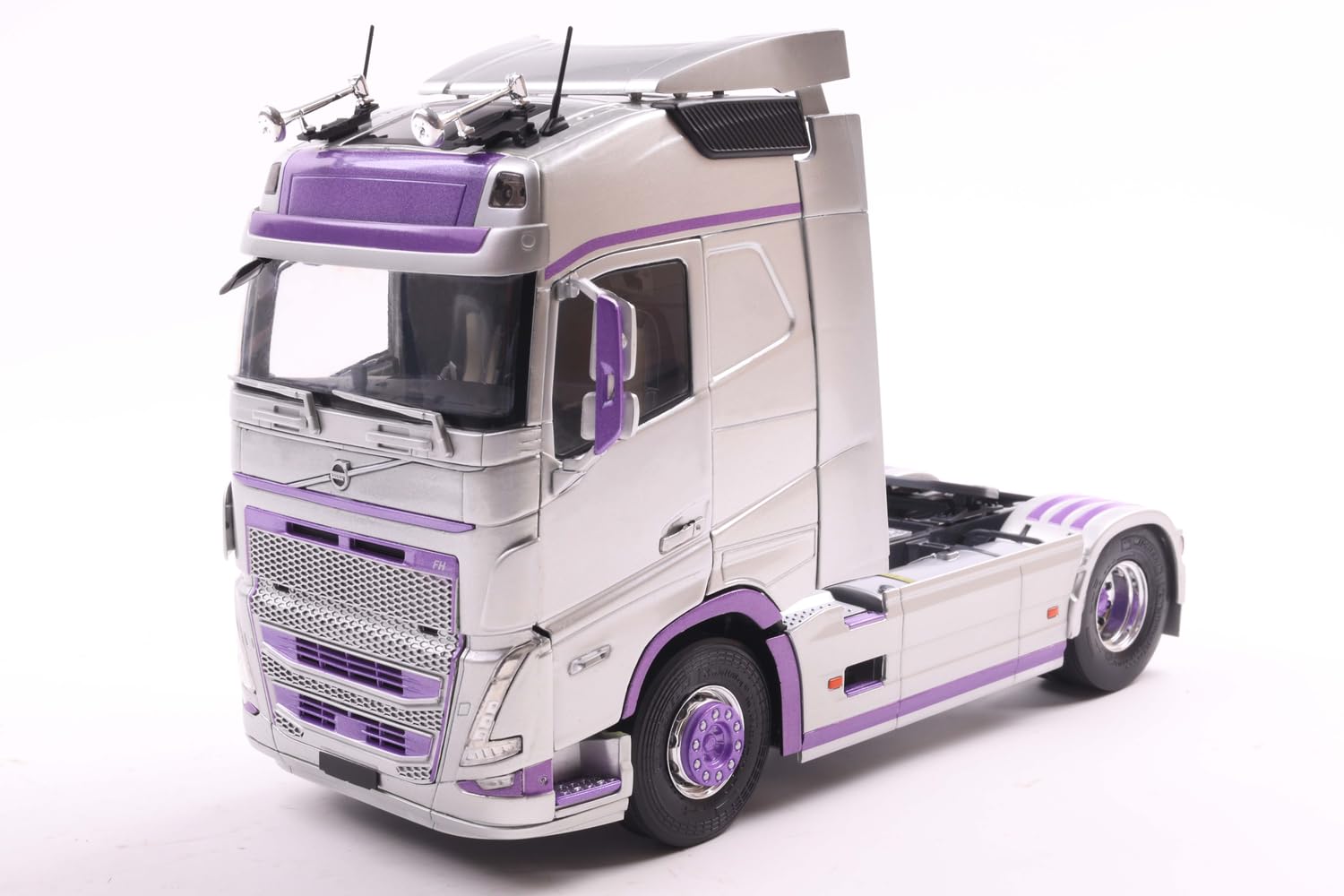 Solido Volvo FH Globetrotter XL 2023 - Diecast Model Truck Tractor, Modern Long Distance Transport Truck with Custom Design, Detailed Cabin and Rims, Silver with Purple Accents, 1:24