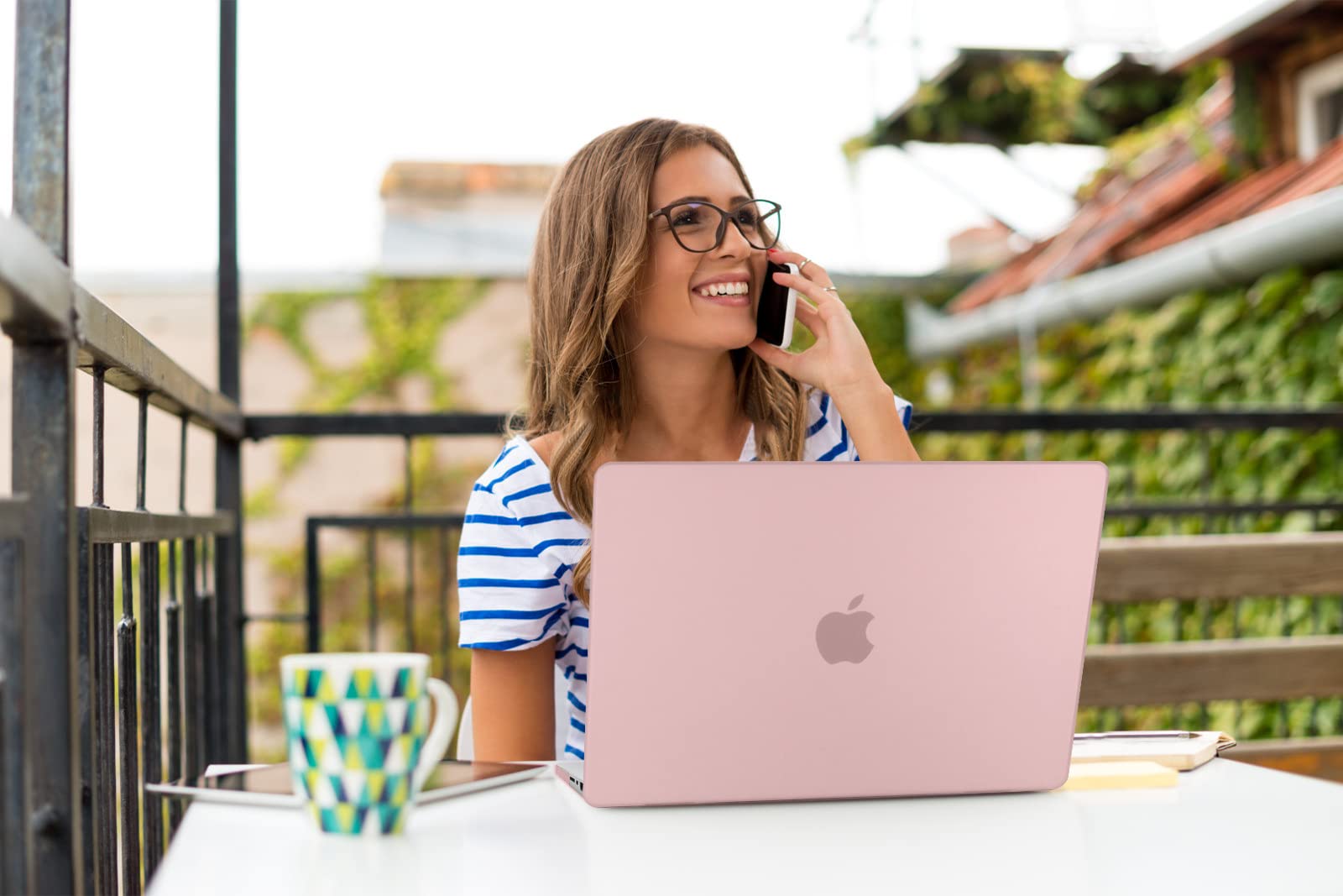 Funda Teryeefi compatible con MacBook Air de 13,6 pulgadas M2 M3 M4 2022 2023 2024 2025, modelo A2681/A3113/A3240, funda rígida para portátil, funda de teclado y adaptador USB 3.0, rosa tiza esmerilada