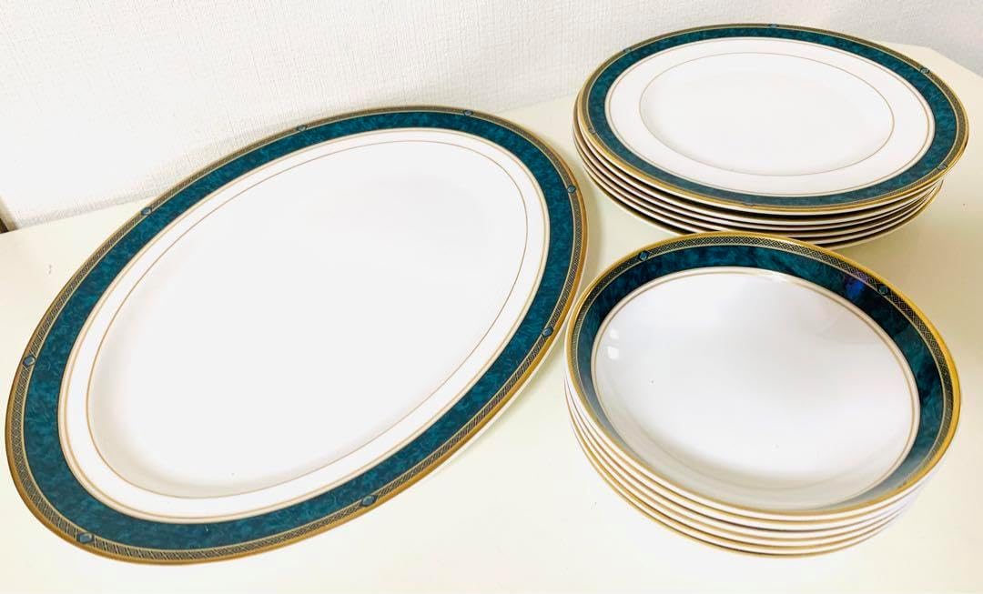 赤絵瀬戸染付モリゾーキッコロ祥瑞皿 直径31cm 大皿 桐箱付 赤絵瀬戸染付モリゾーキッコロ祥瑞皿 直径31cm 大皿 桐箱付