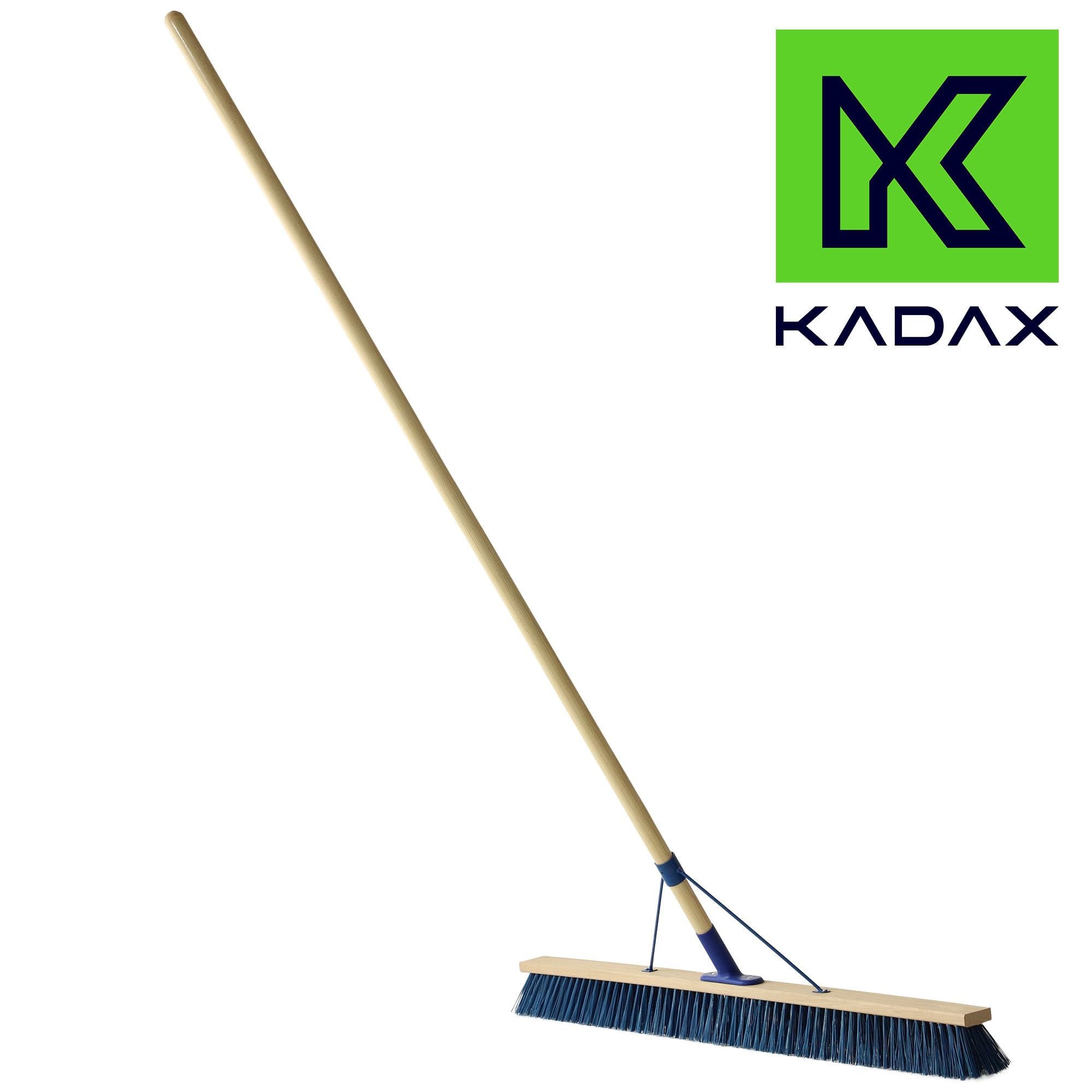 KADAX Straßenbesen mit langem Stiel aus Holz und Nylon, Kehrbesen mit Metallstielhalterung, breiter Industriebesen, komfortabler Saalbesen, Sand, Verschiedene Großen (100cm)