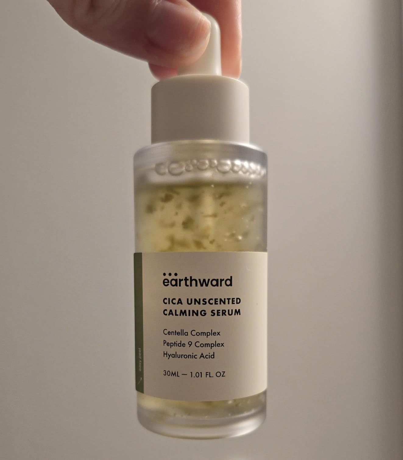 EARTHWARD Centella Serum with 494,700 ppm Centella Asiatica, Unscented Soothing Ampoule for Acne-Prone & Sensitive Skin, Acne & Redness Relief, Hyaluron/Niacinamide, Korean Skincare, 30ml/1.01 fl oz