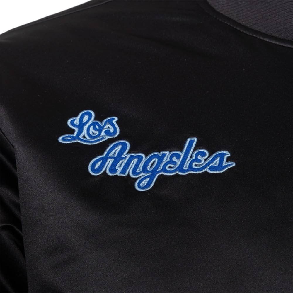 Mitchell & Ness NBA Blackout Giacca in raso pesante | Toppe e ricami di alta qualità su petto e maniche | Polsini a coste su collo, maniche e orlo | Tasche a filetto