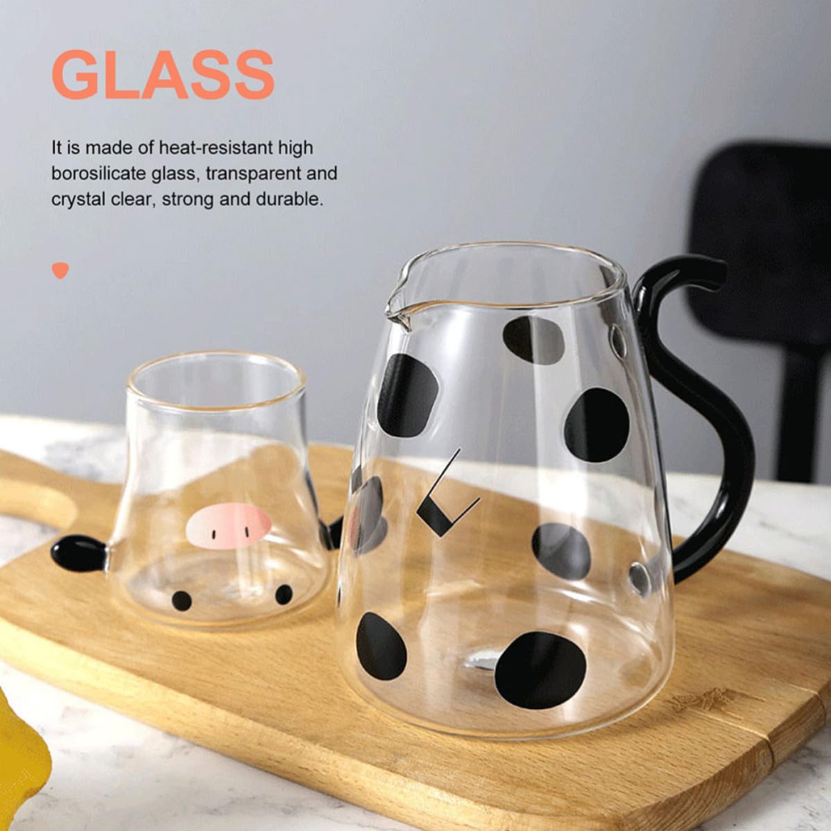 Gadpiparty Jarra de Agua Fría de Vidrio Forma de Vaca, Capacidad 1800ml, Set Multifuncional Tapa y Vaso para Hogar y Restaurante