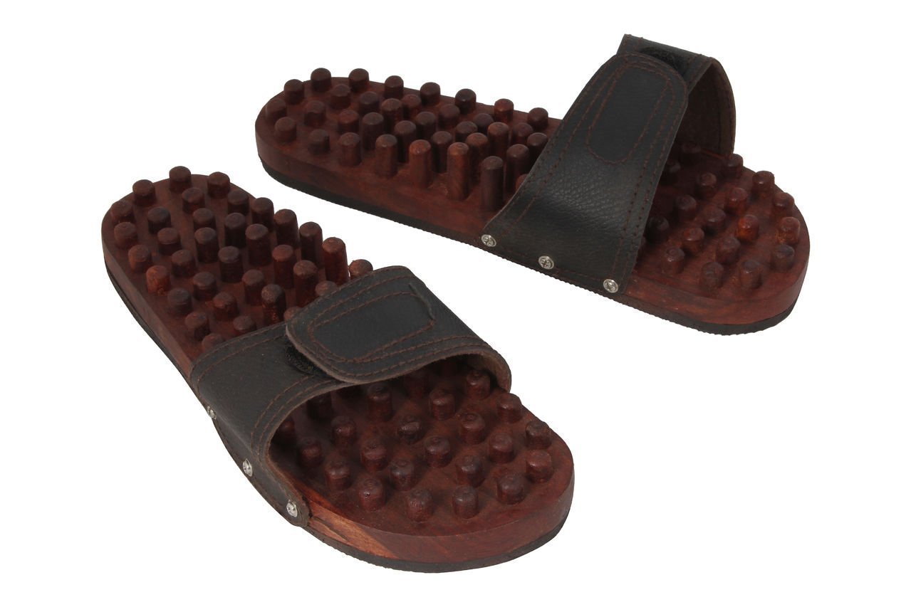Chaussons d'acupression en bois contre la fatigue plantaire et le stress