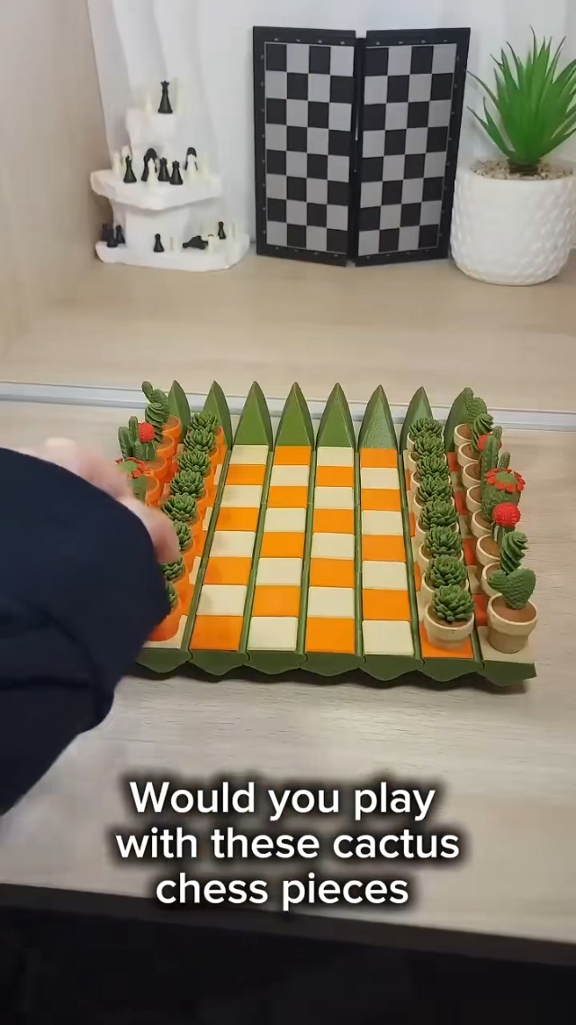 3D Printed 32Pcs Cactus Chess Board Set, Roll-Up Portable Cacti Travel Chess Board, Succulents Chess Pieces, Fun Chess Game for Plant Lovers