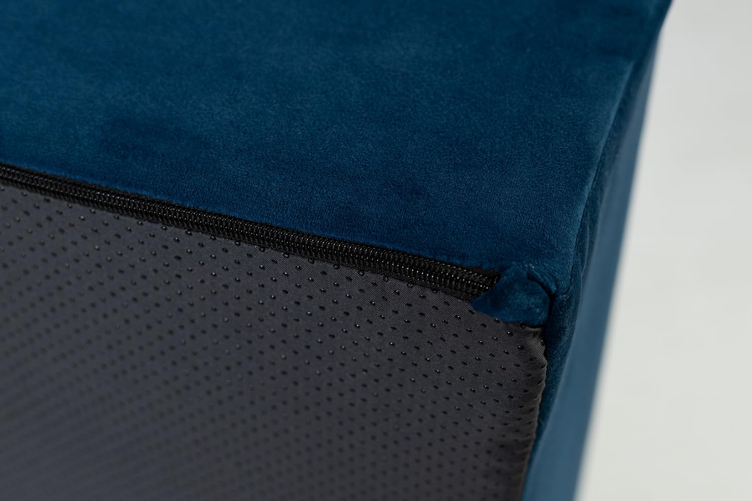 Hüpfmatte für Kinder ab 3 Jahren - 80×100×18cm - Royal Velvet - Marineblau | Easy Clean, rutschfeste Unterseite, Federn + T30/150-Schaumstoff, abnehmbarer Bezug, Spielmatratze
