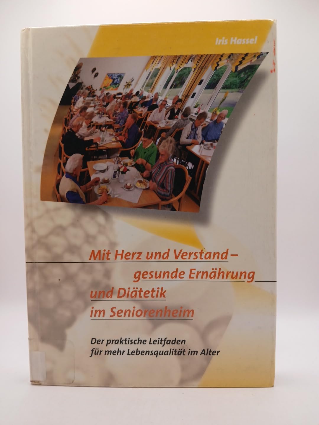 Mit Herz und Verstand. Gesunde Ernährung und Diätetik im Seniorenheim. Der praktische Leitfaden für mehr Lebensqualität im Alter