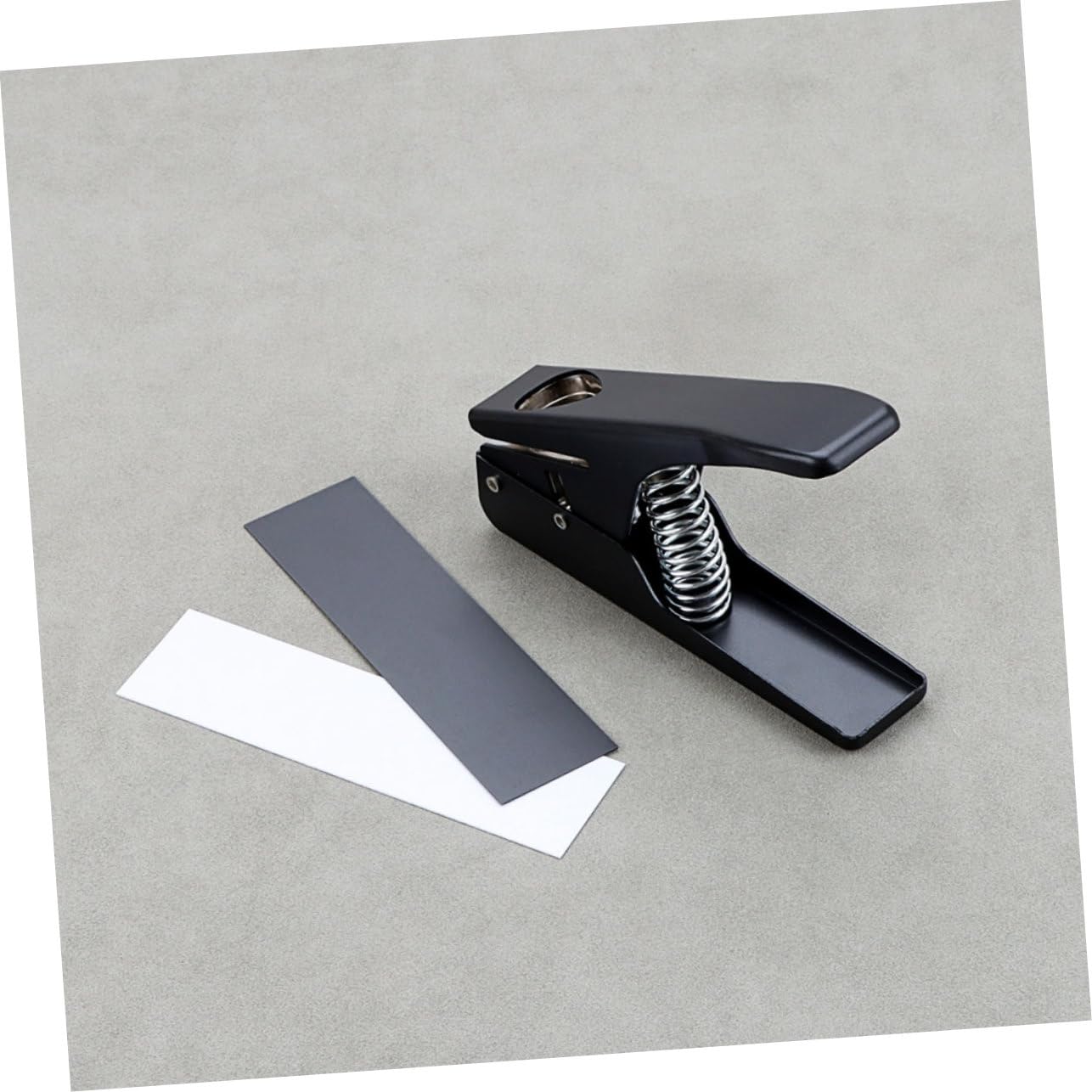Beaupretty Punzone per Plettro Chitarra Professionale Nero Taglierina Portatile per Creare Plettri Te Precisi per Musicisti e Appassionati Strumento Facile da Usare per DIY Guitar Maker