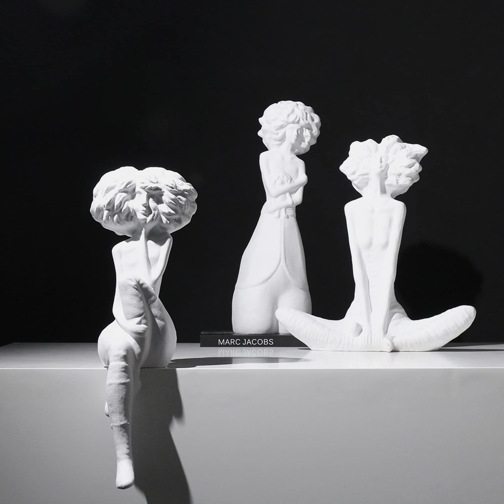 Amazon.co.jp: LGYKUMEG 彫刻の置物現代の女の子白い像女性の装飾樹脂