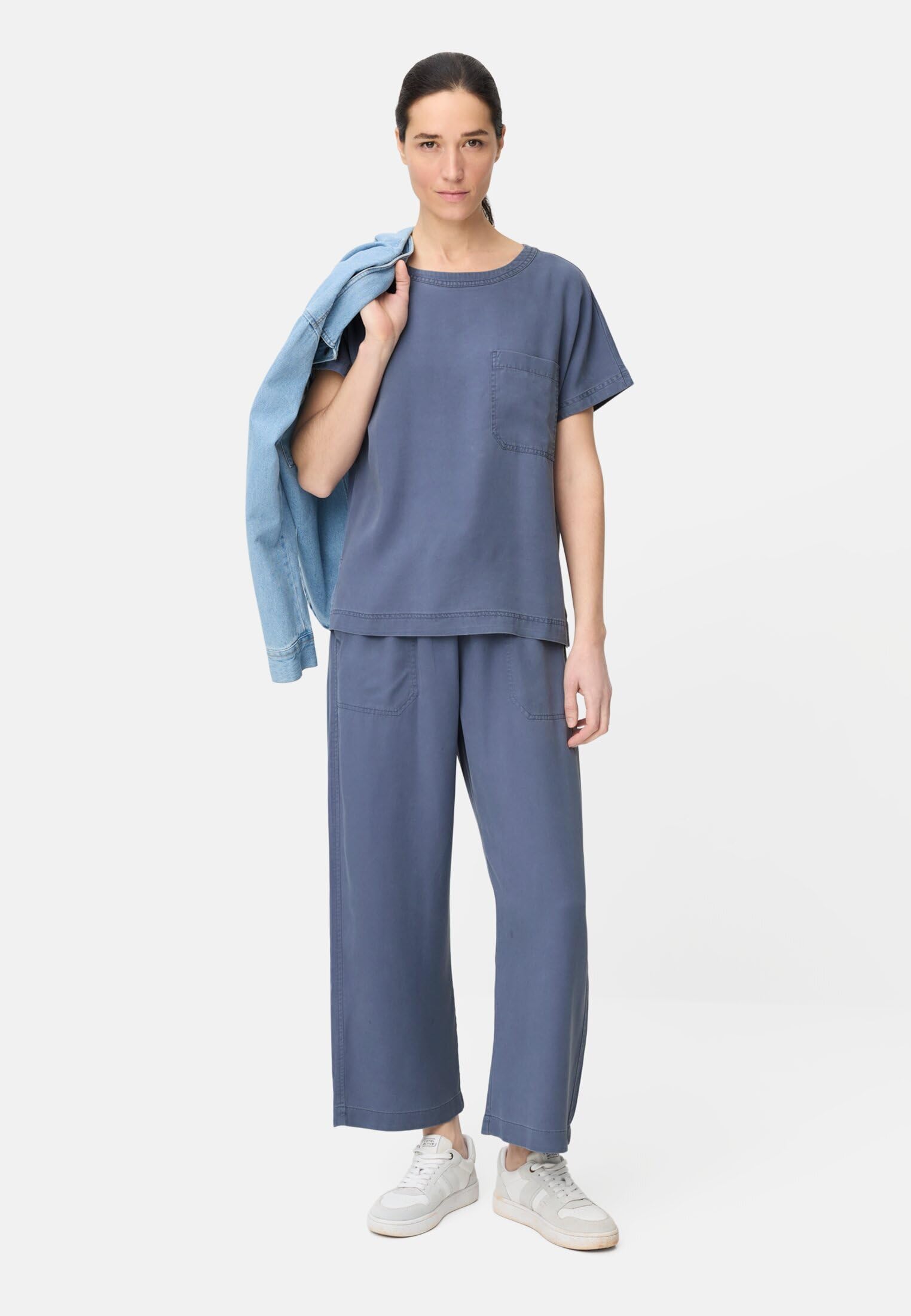 camel active Damen T-Shirt mit Brusttasche | atmungsaktives kurzarm Shirt mit Rundhalsausschnitt für Freizeit und Alltag