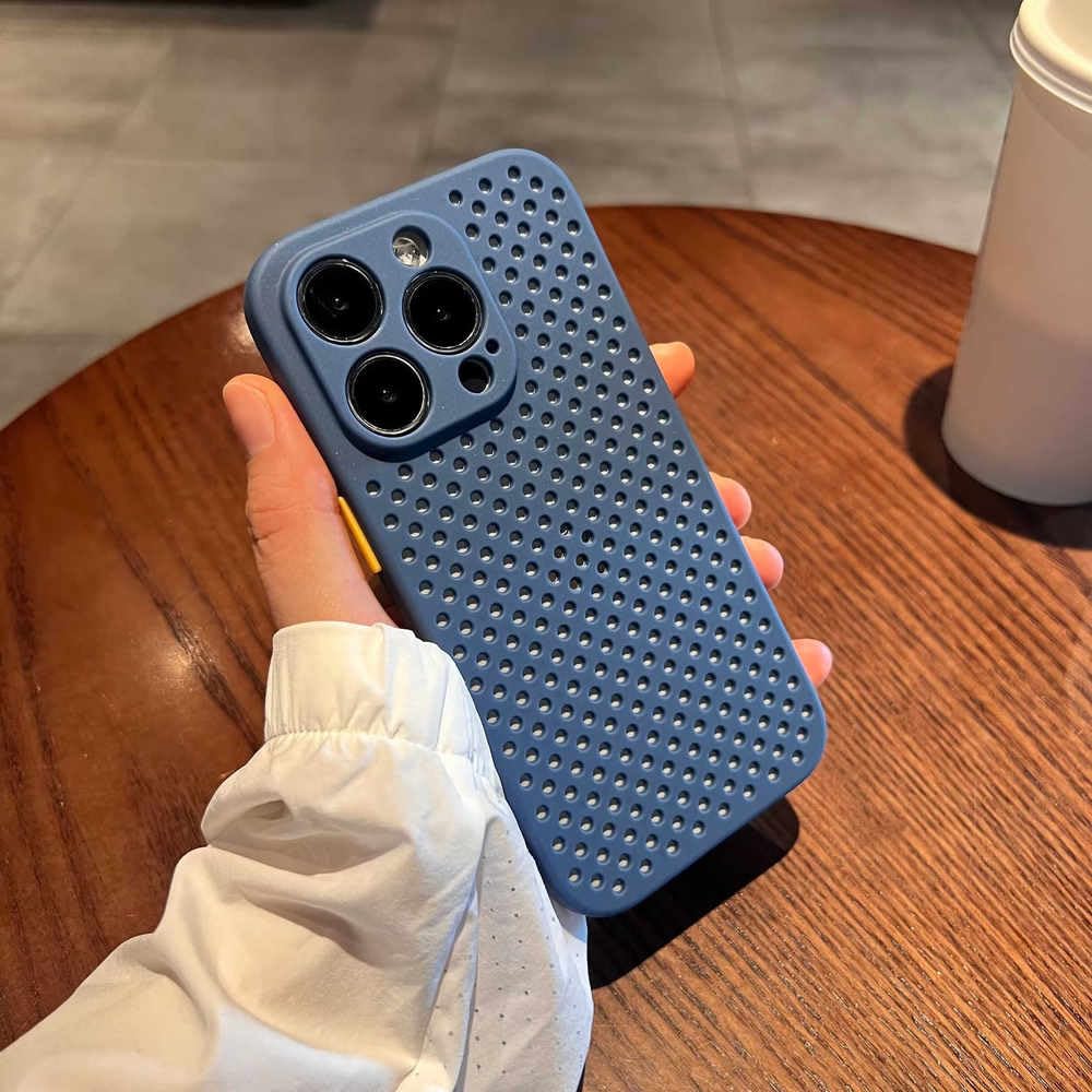 Coque respirante iPhone silicone souple bleu évite la surchauffe - 6