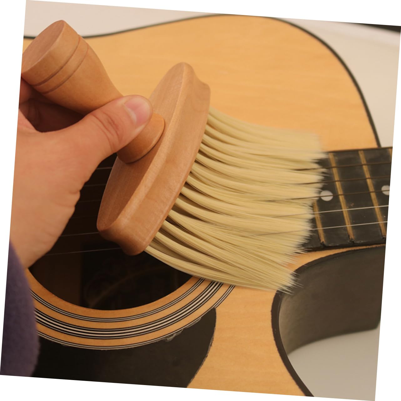ERINGOGO Guitar Cleaner Brush Violin Brush Acoustic Guitar Strings Wood Handle Nylon Bristles Compact Design