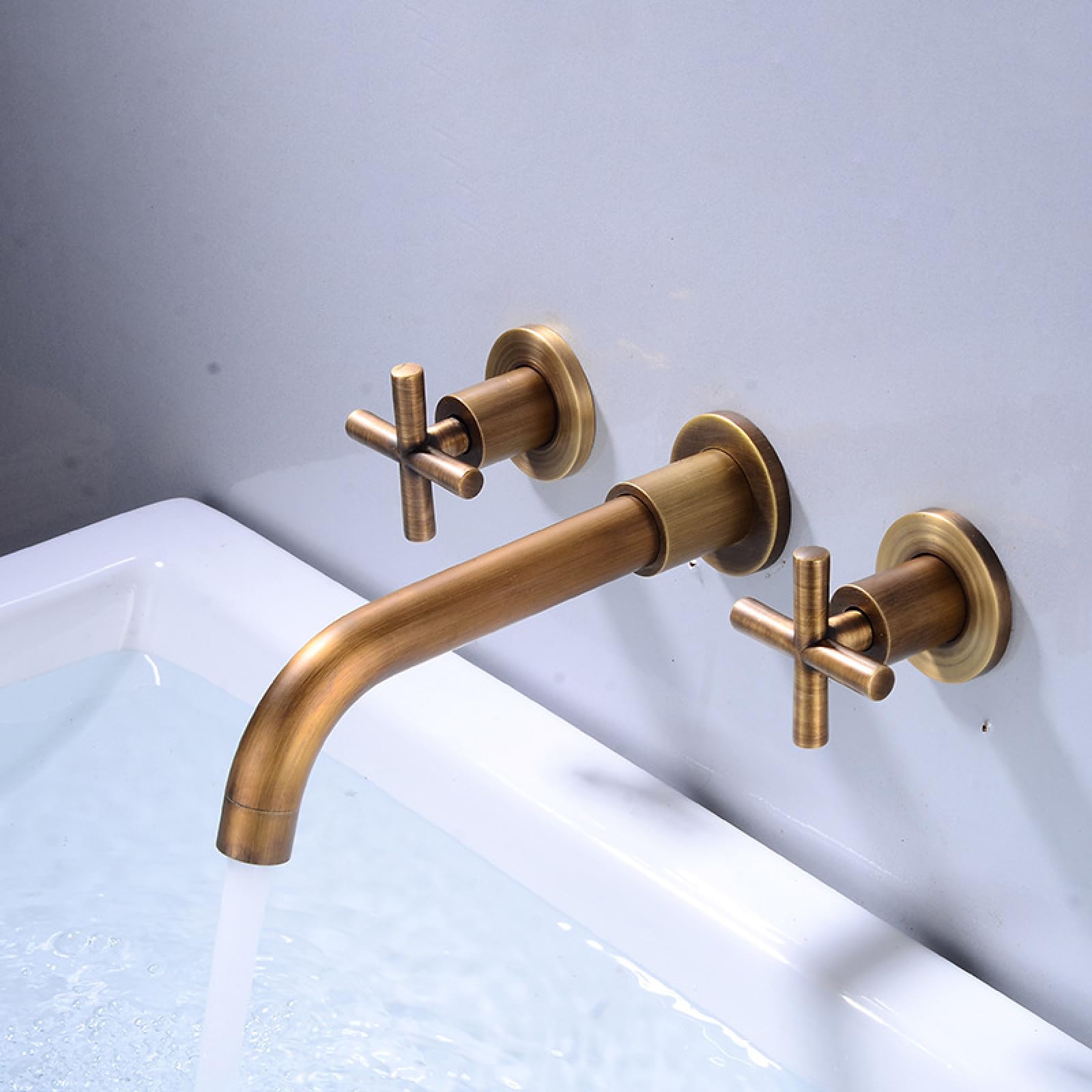Robinet d'évier à bec pivotant à 360 ° pour salle de bain familiale