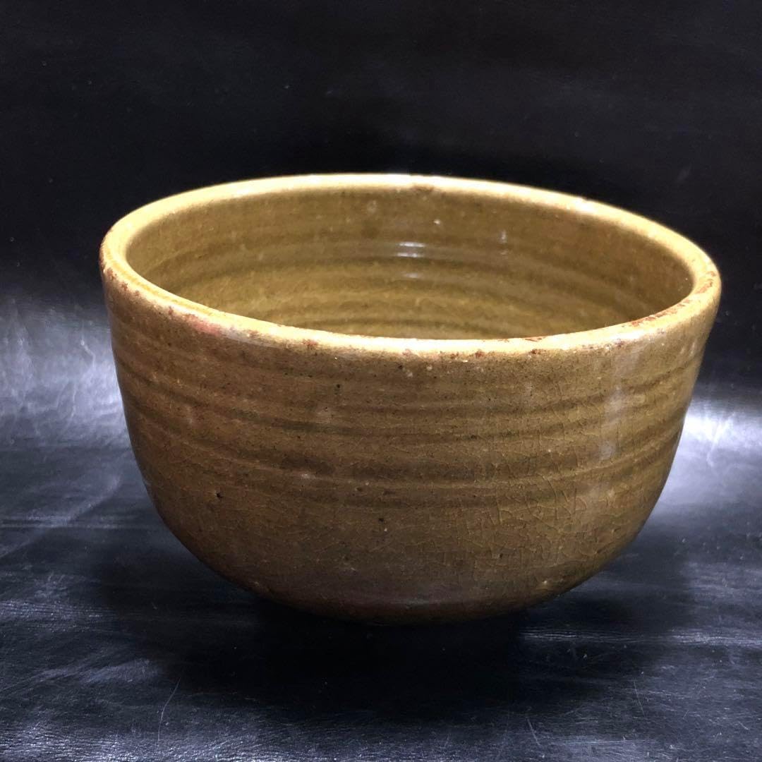 究極の美 蔵から美しいエメラルドの透明な釉薬が掛けられた抹茶