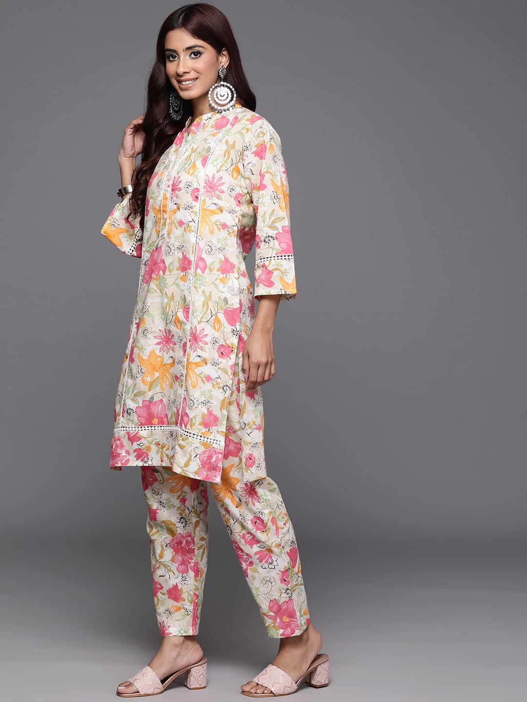 Varanga Women Off White Floral Printed Kurta Set  Elegant Ethnic Wear For Casual & Festive Occasions (Extra Large)