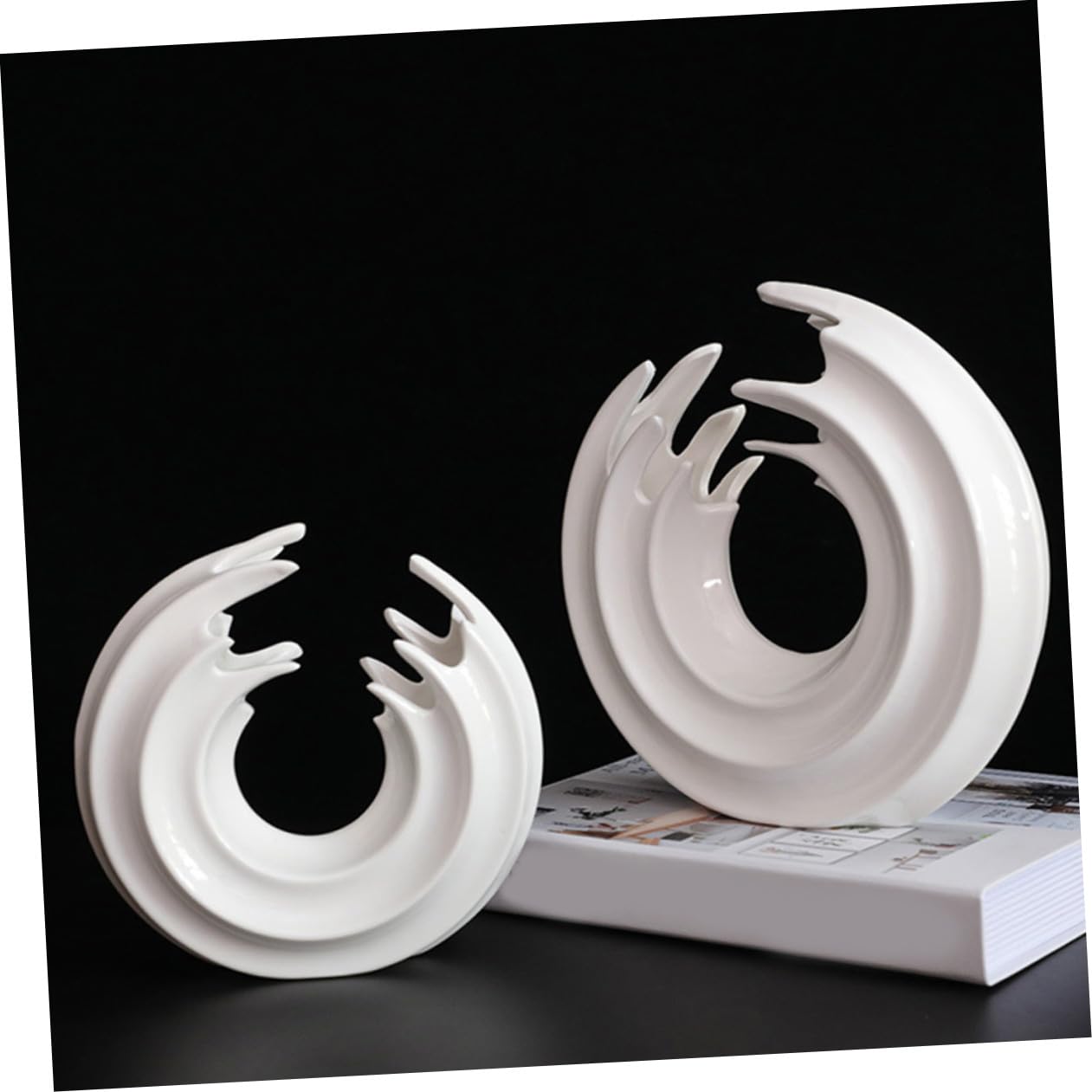Vaso Artistico in Ceramica Bianca per Decorazione Casa Elegante e Creativo, Stabile e Cotto ad Alta Temperatura, come Accessorio per Foto e Arredamento