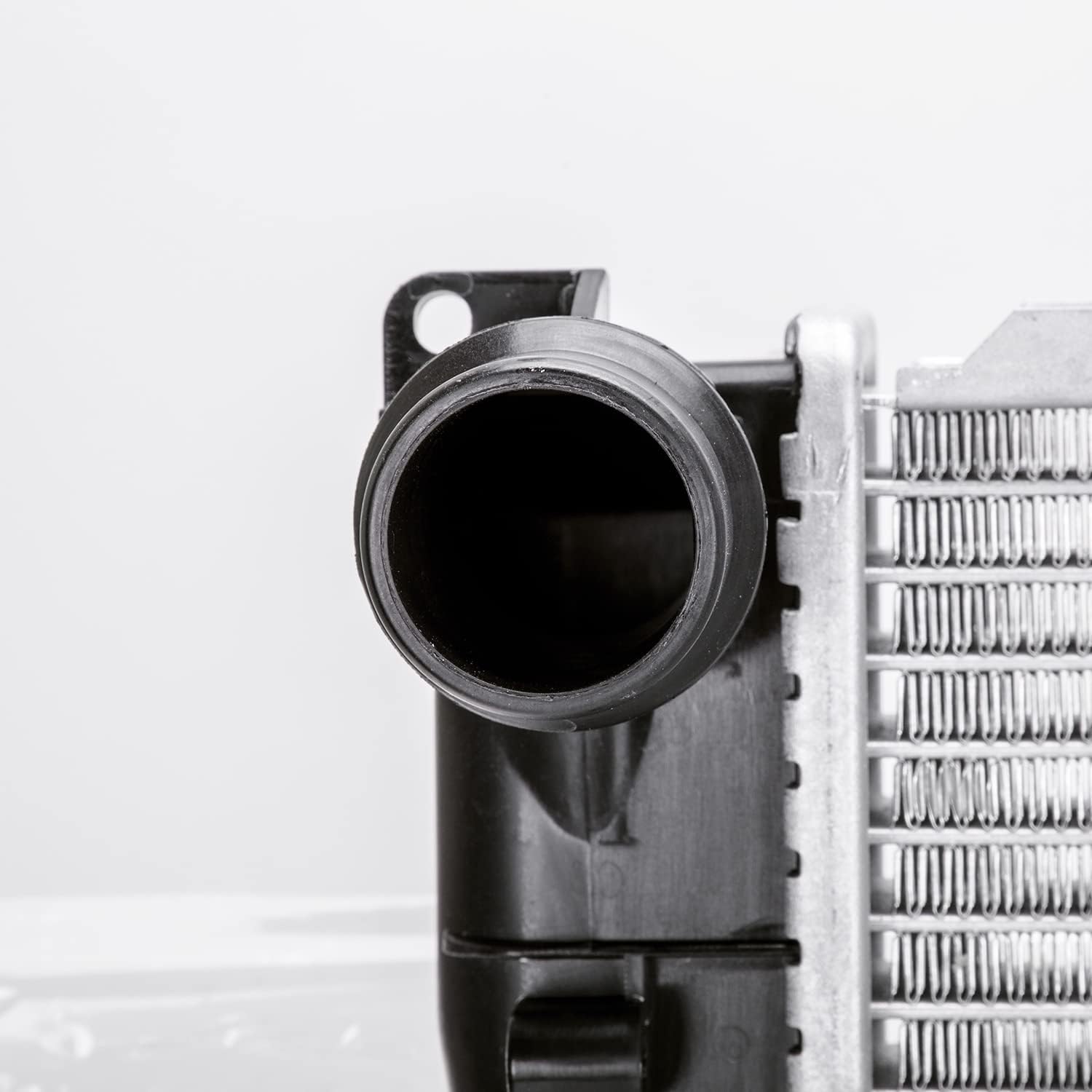 TYC 2636 Radiator Compatible with 1999-2006 BMW 3 Series