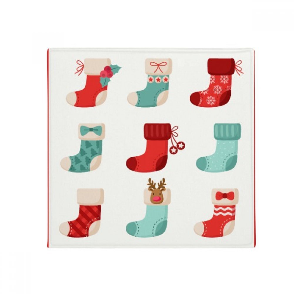 Cadeau de Noël : tapis de sol 80cm coloré avec chaussettes de fête